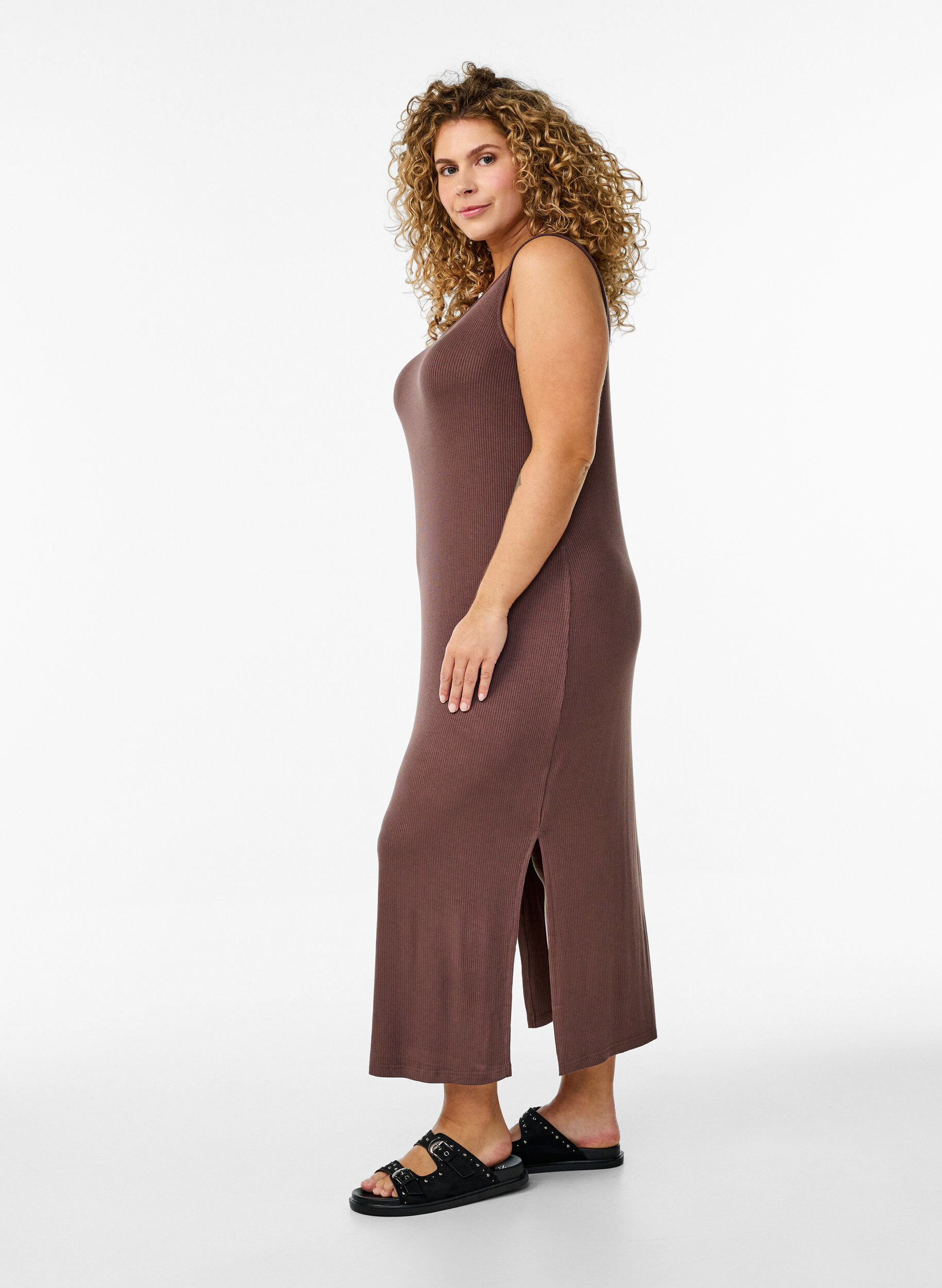 Zizzi Robe c&ocirc;tel&eacute;e sans manches en viscose, Marron, Model image number 0