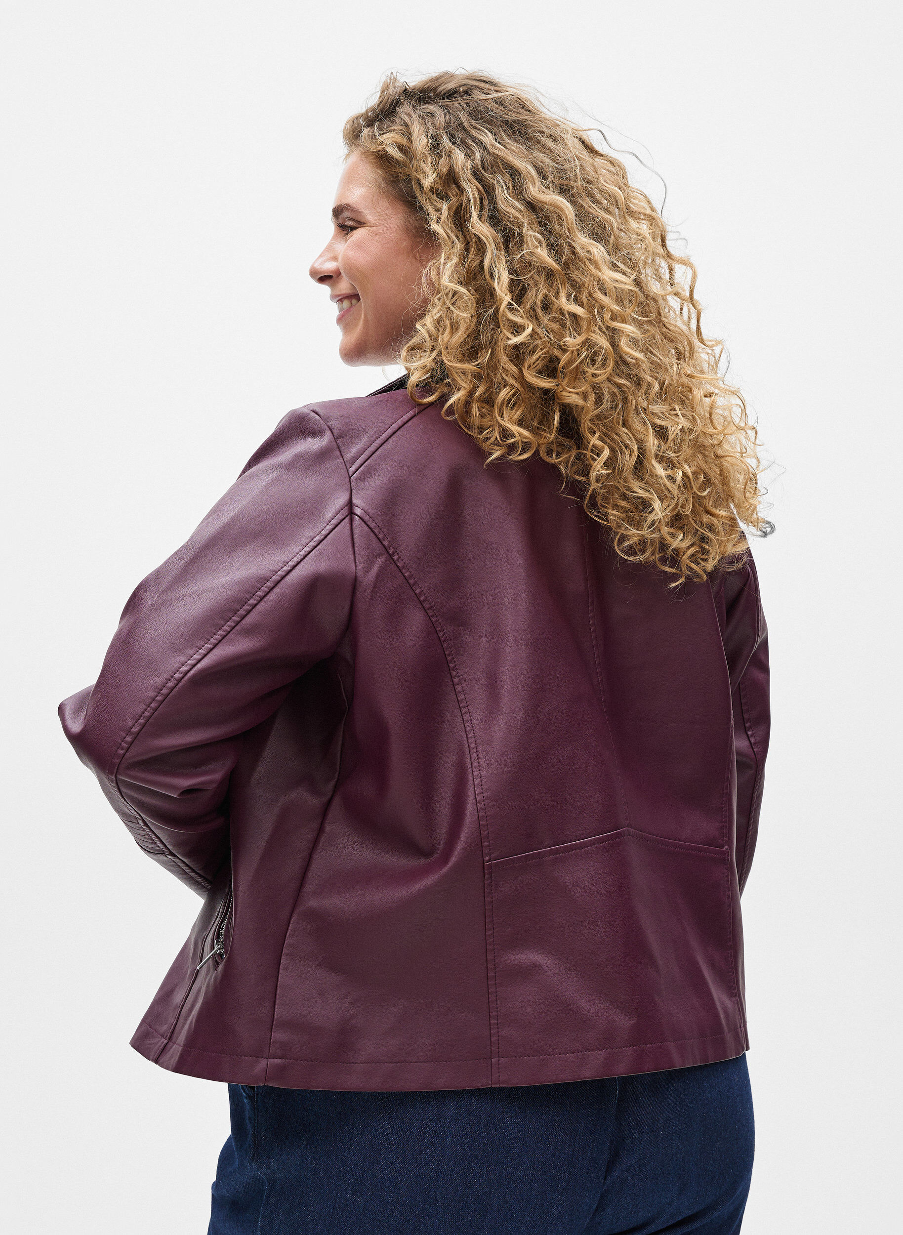 Zizzi Veste biker en similicuir, Bordeaux fonc&eacute;, Model image number 2