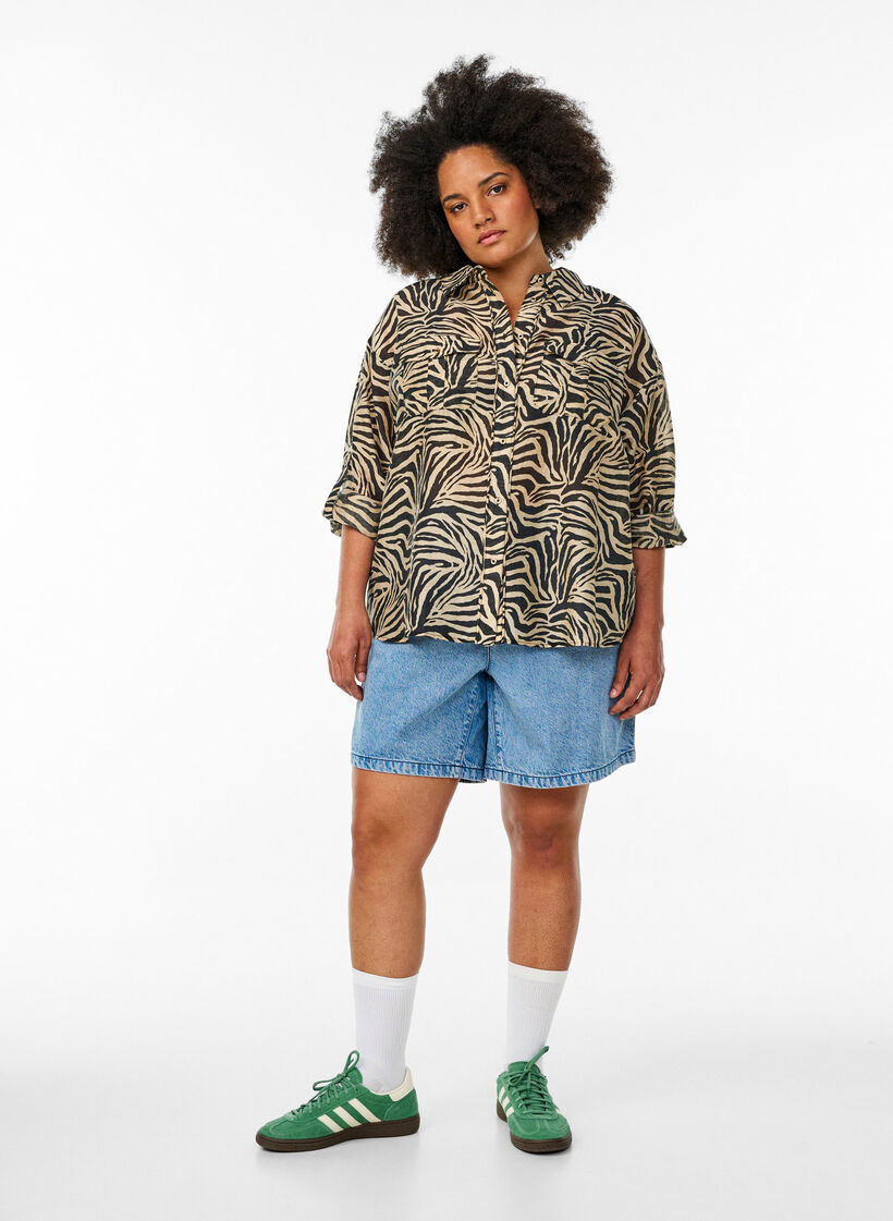 Chemise ample avec imprimé animal et poches sur la poitrine, Noir, Model image number 1