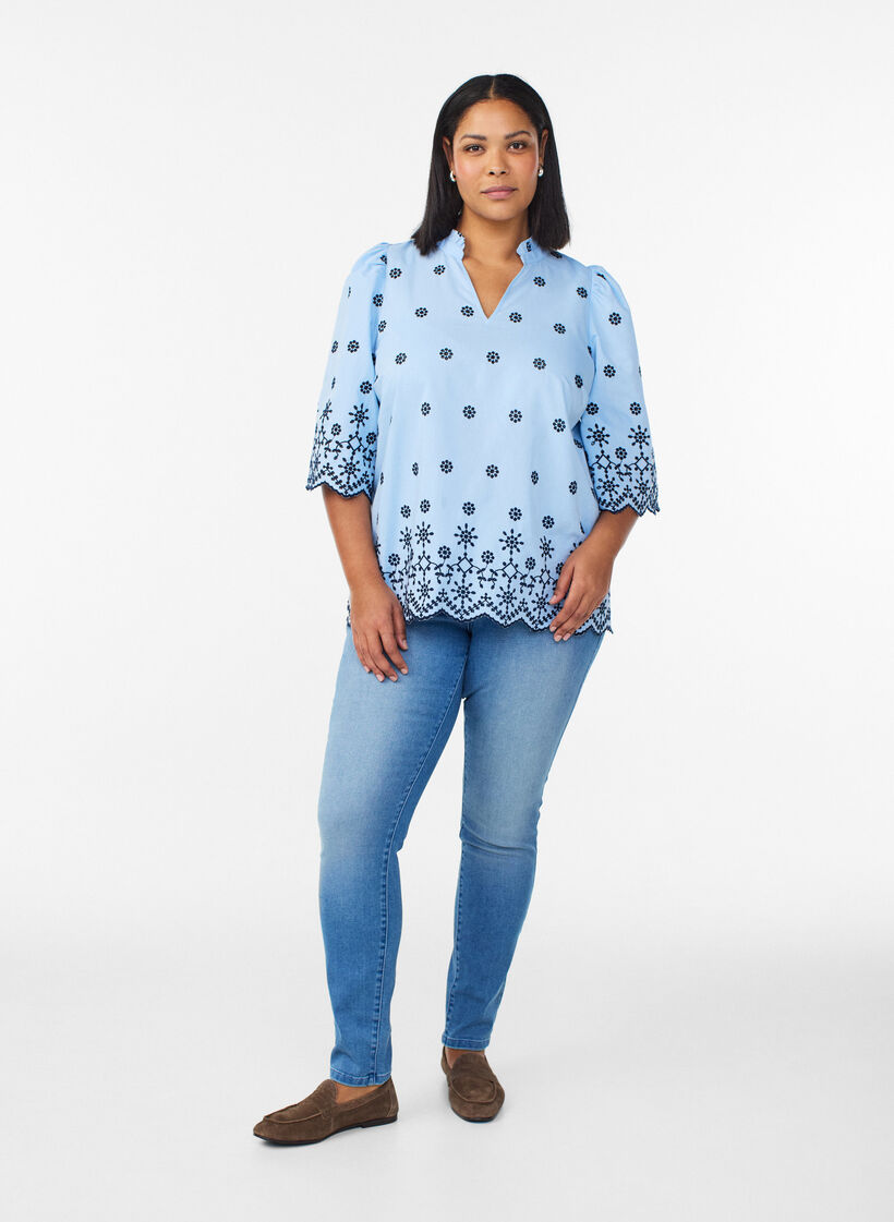 Blouse avec manches 3/4 et motif brod&eacute;, Bleu, Model image number 1