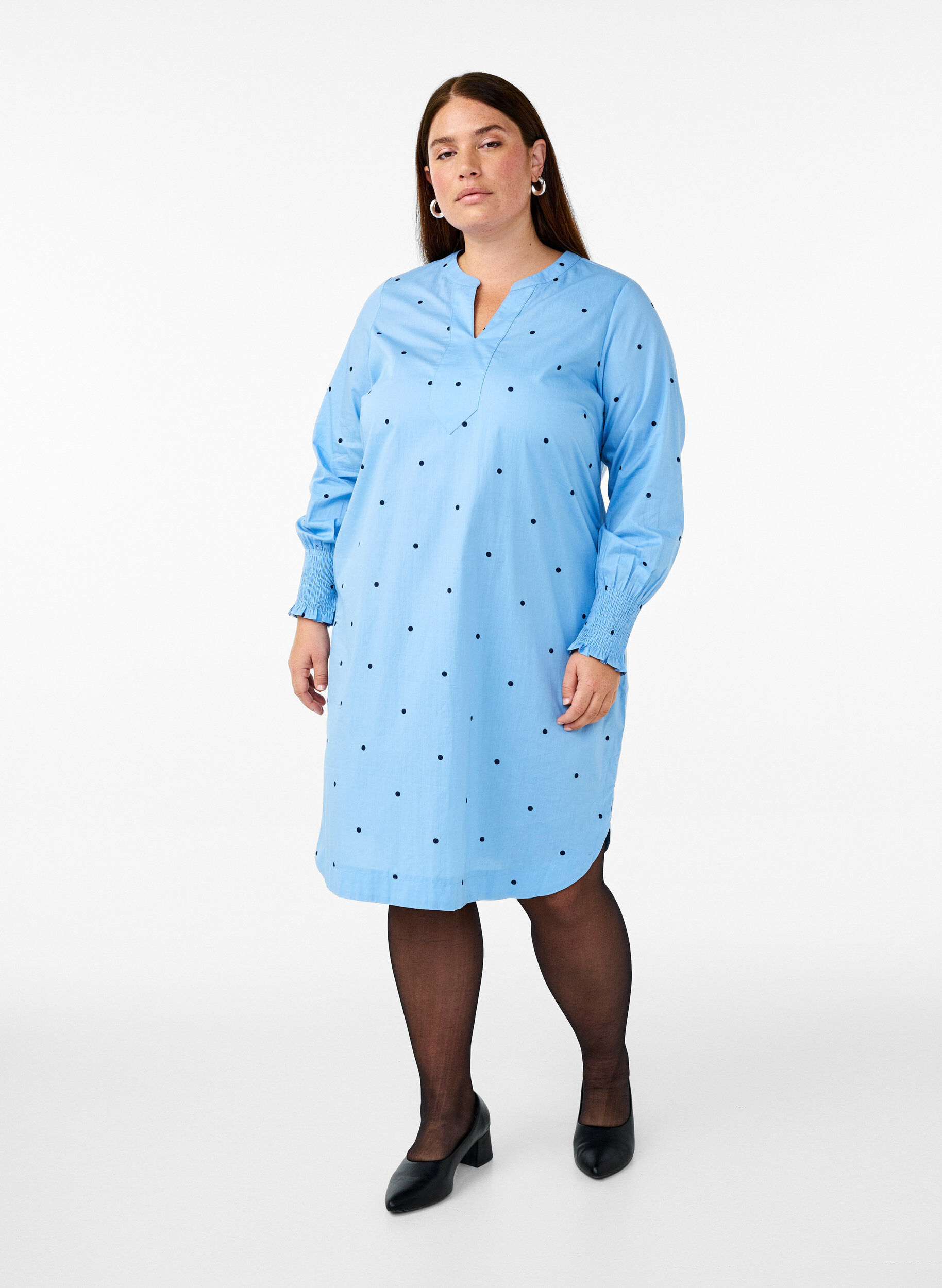Zizzi Robe &agrave; pois avec manches longues, Bleu Clair, Model image number 1
