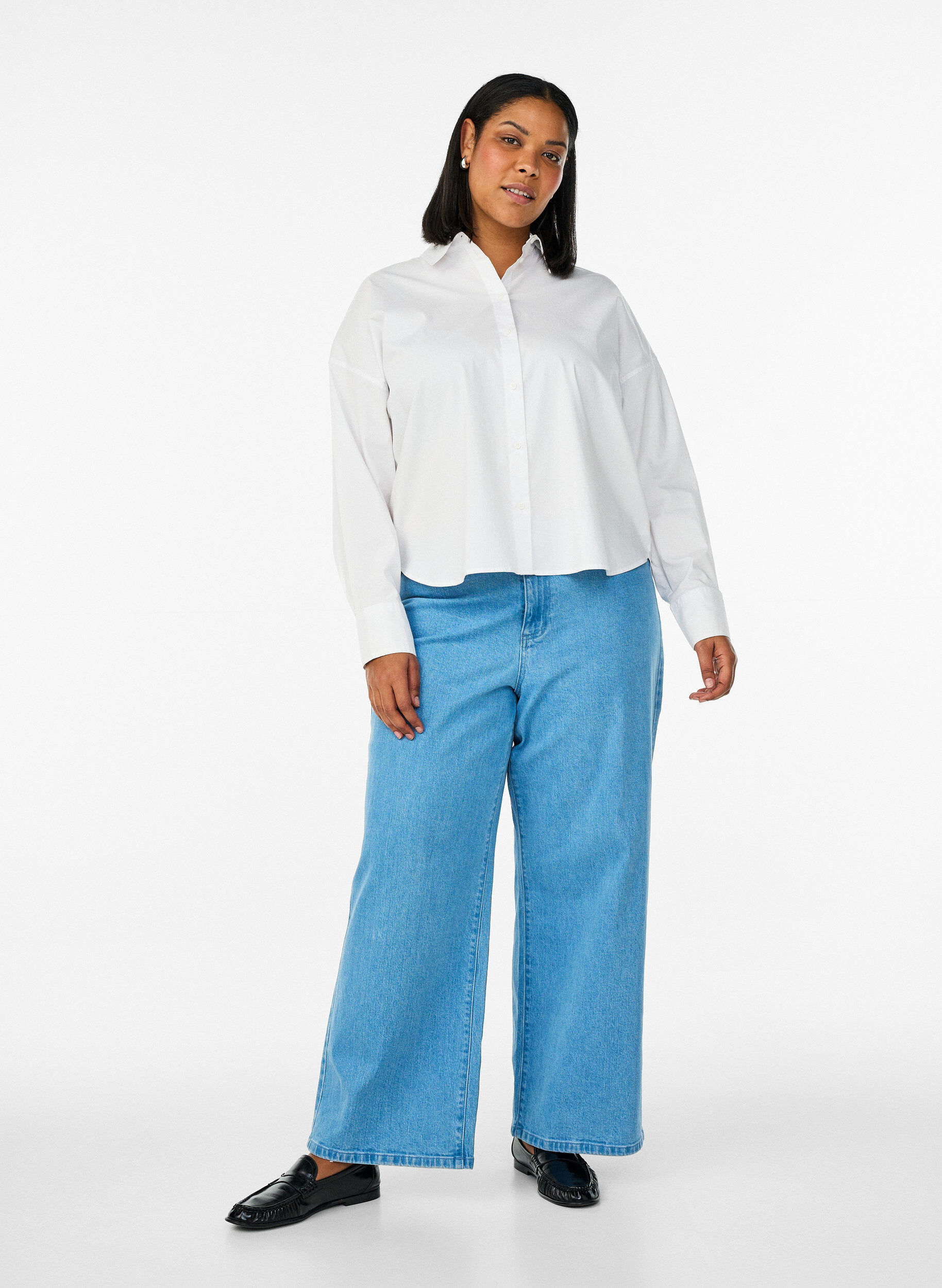 Zizzi Chemise classique en coton &agrave; coupe ample, Blanc, Model image number 1