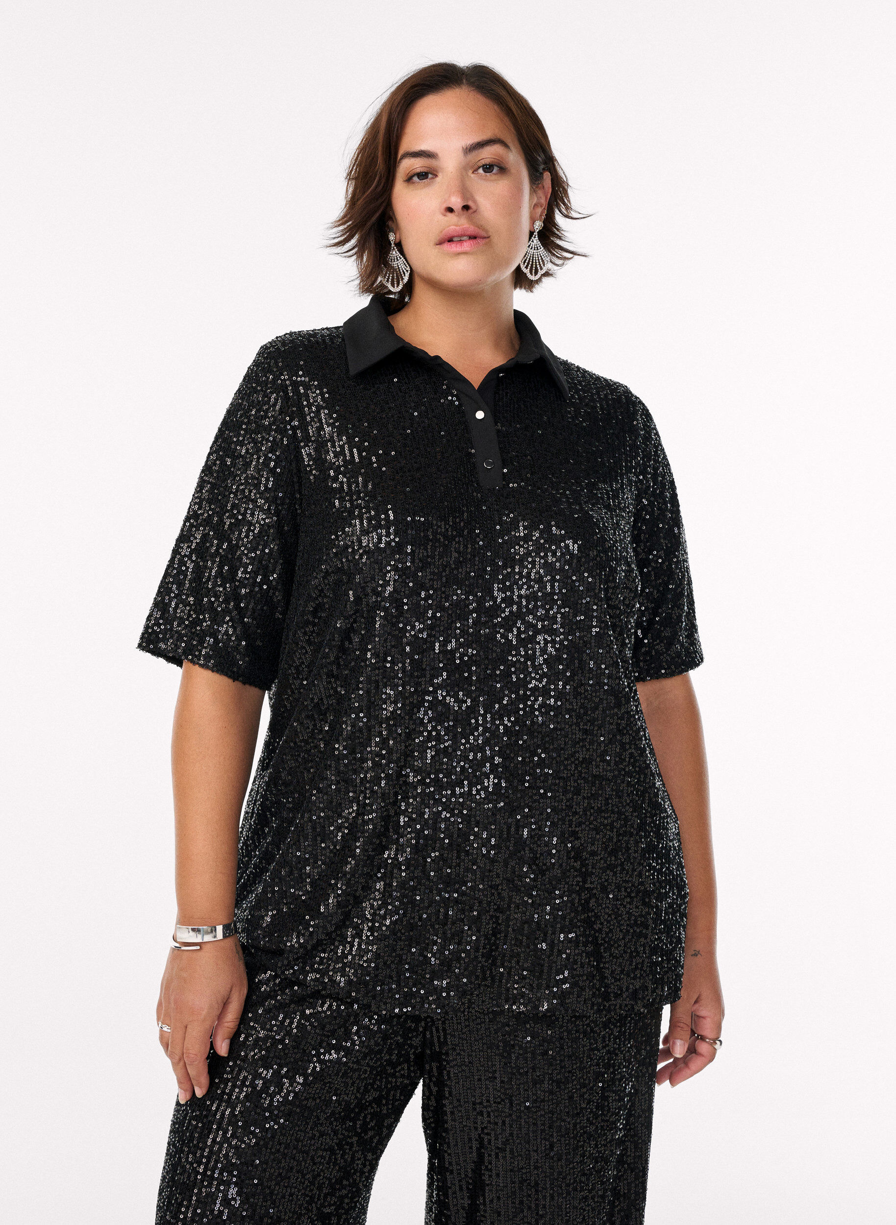 Blouse &agrave; paillettes avec col polo et manches courtes, Noir, Model