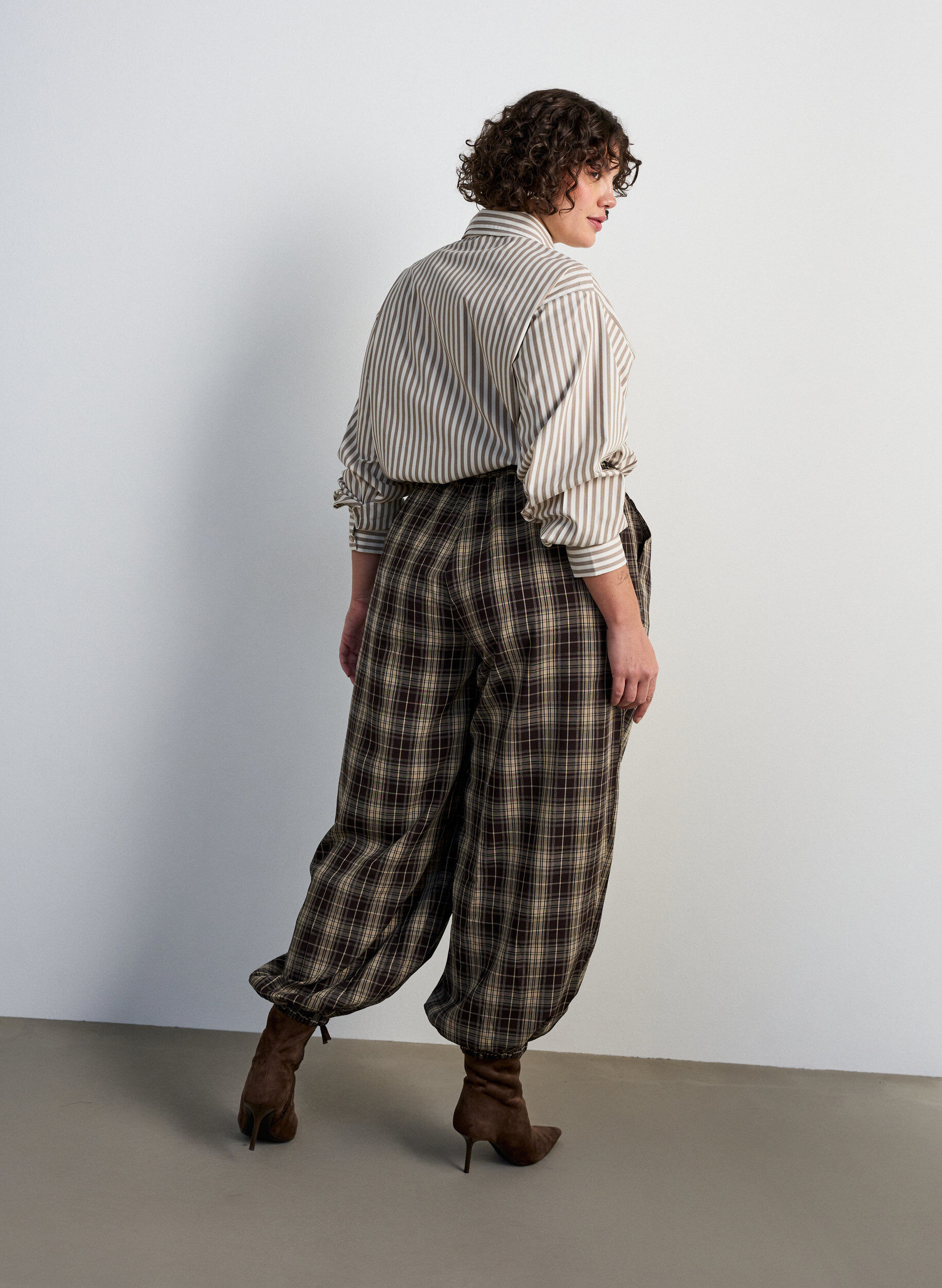 ZizziPantalon ballon &agrave; carreaux avec taille haute, Vert, Model image number 1
