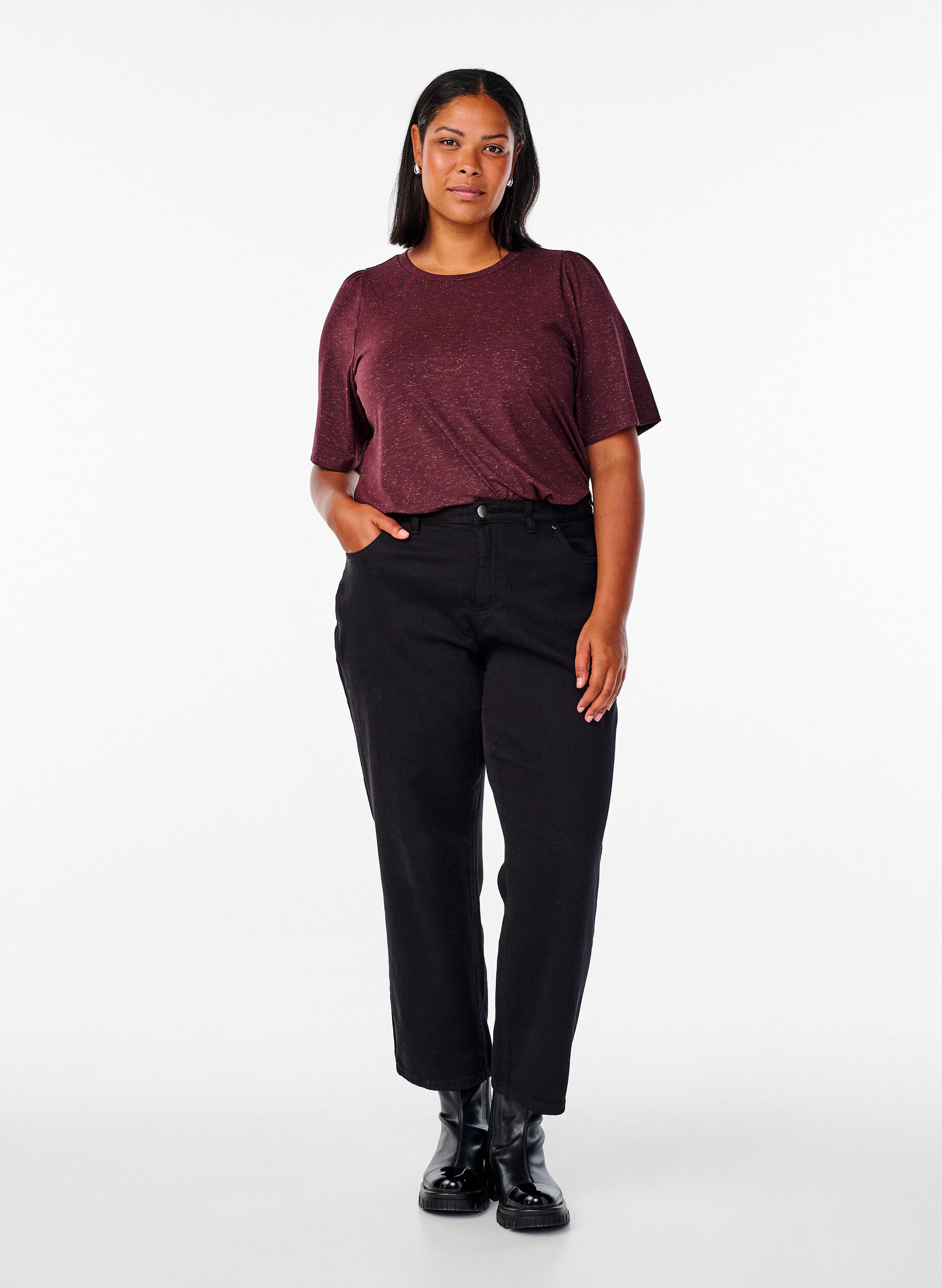 Zizzi T-shirt avec paillettes et manches courtes bouffantes, Bordeaux fonc&eacute;, Model image number 1