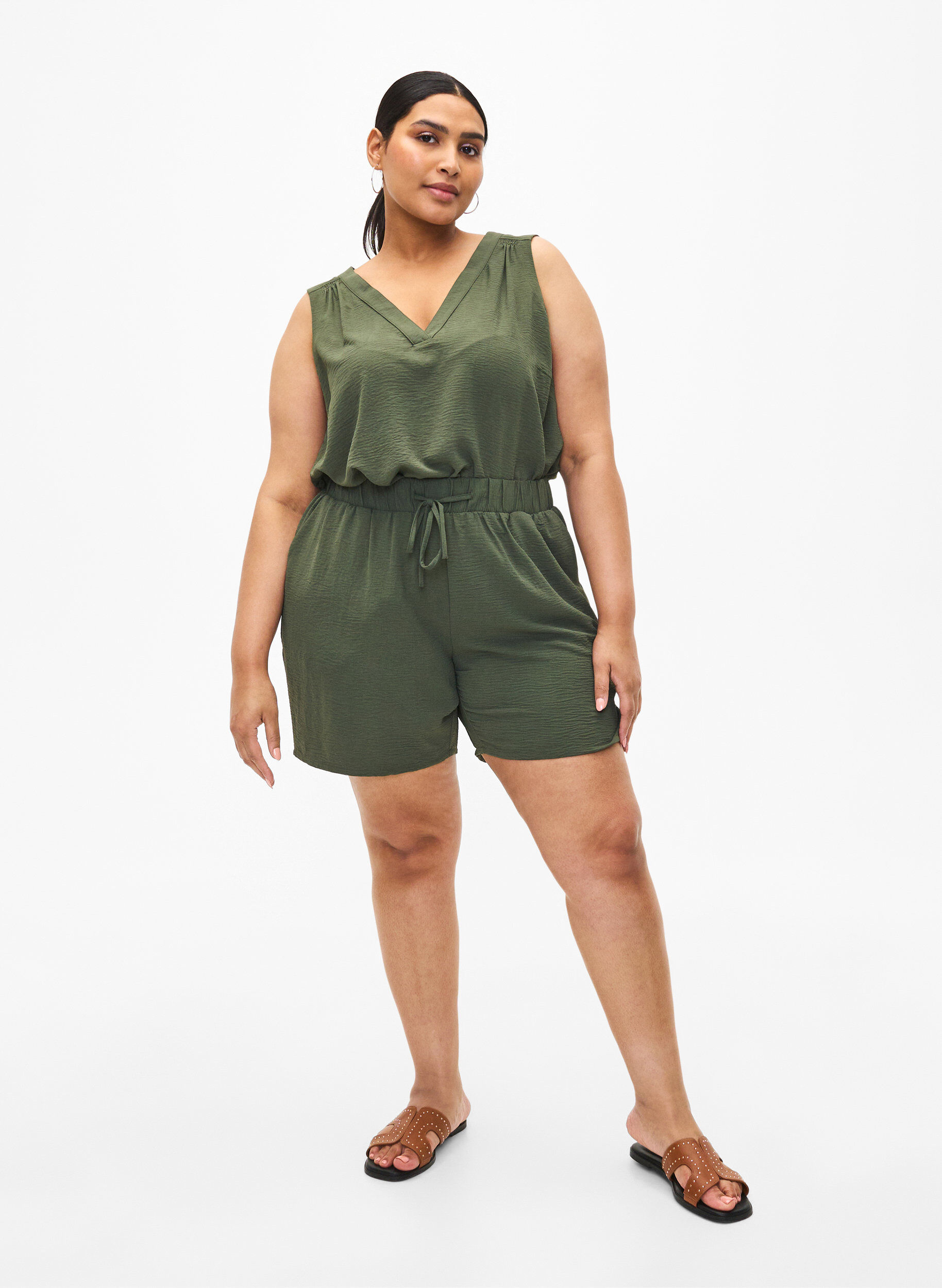 ZizziShort avec poches et ceinture &eacute;lastique, Vert, Model image number 1