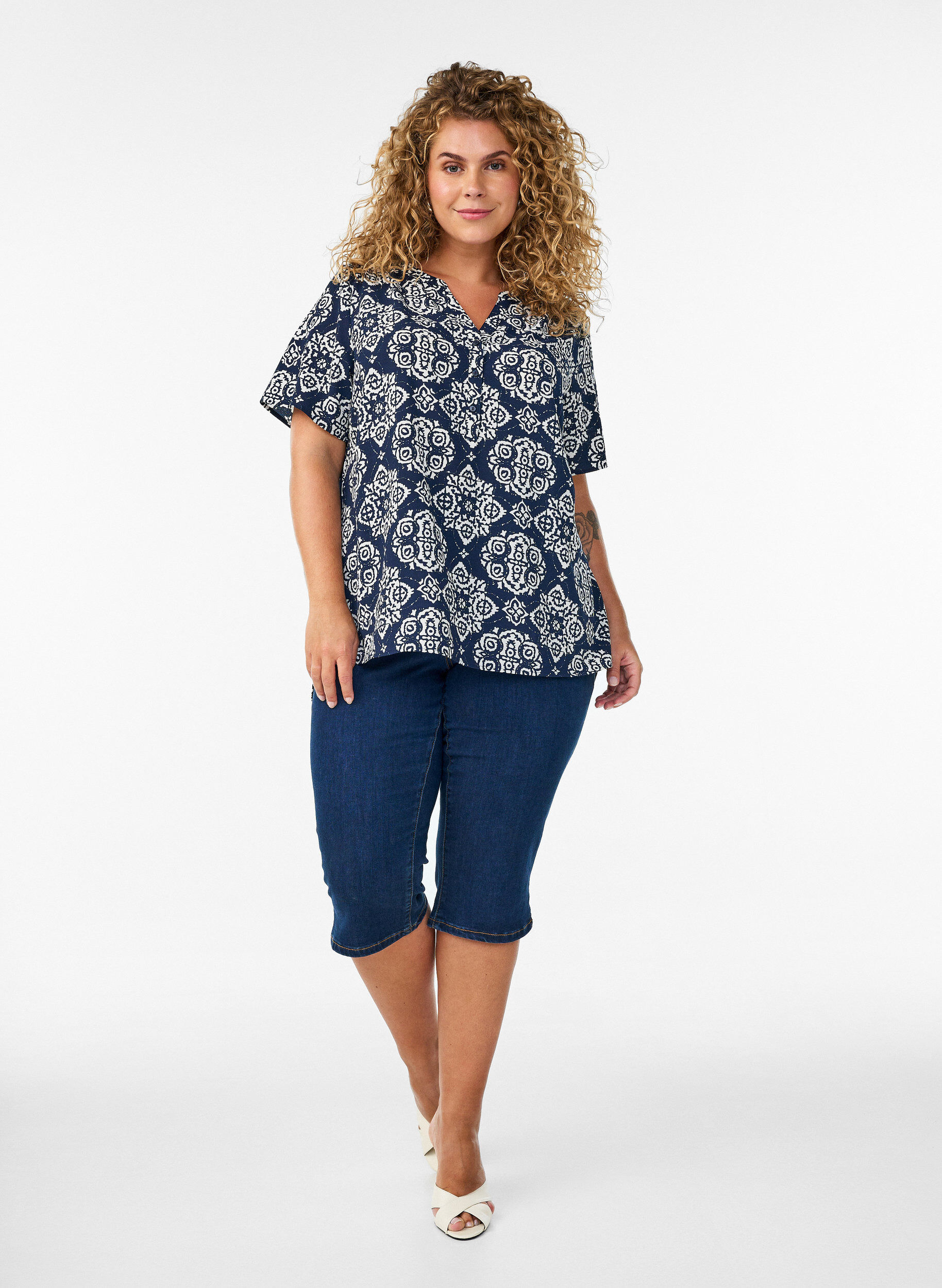 ZizziBlouse &agrave; manches courtes et encolure en V, Bleu, Model image number 1