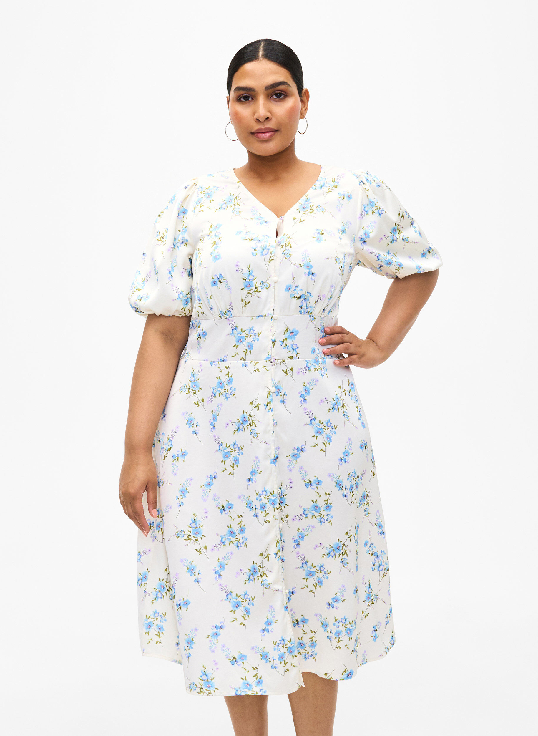 Zizzi Robe en satin floral avec manches bouffantes, Off White Blue Fl., Model image number 0