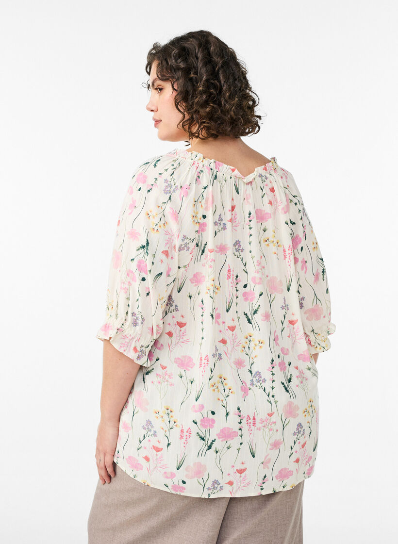 Blouse en viscose &agrave; fleurs avec manches mi-longues, Vanille, Model image number 2