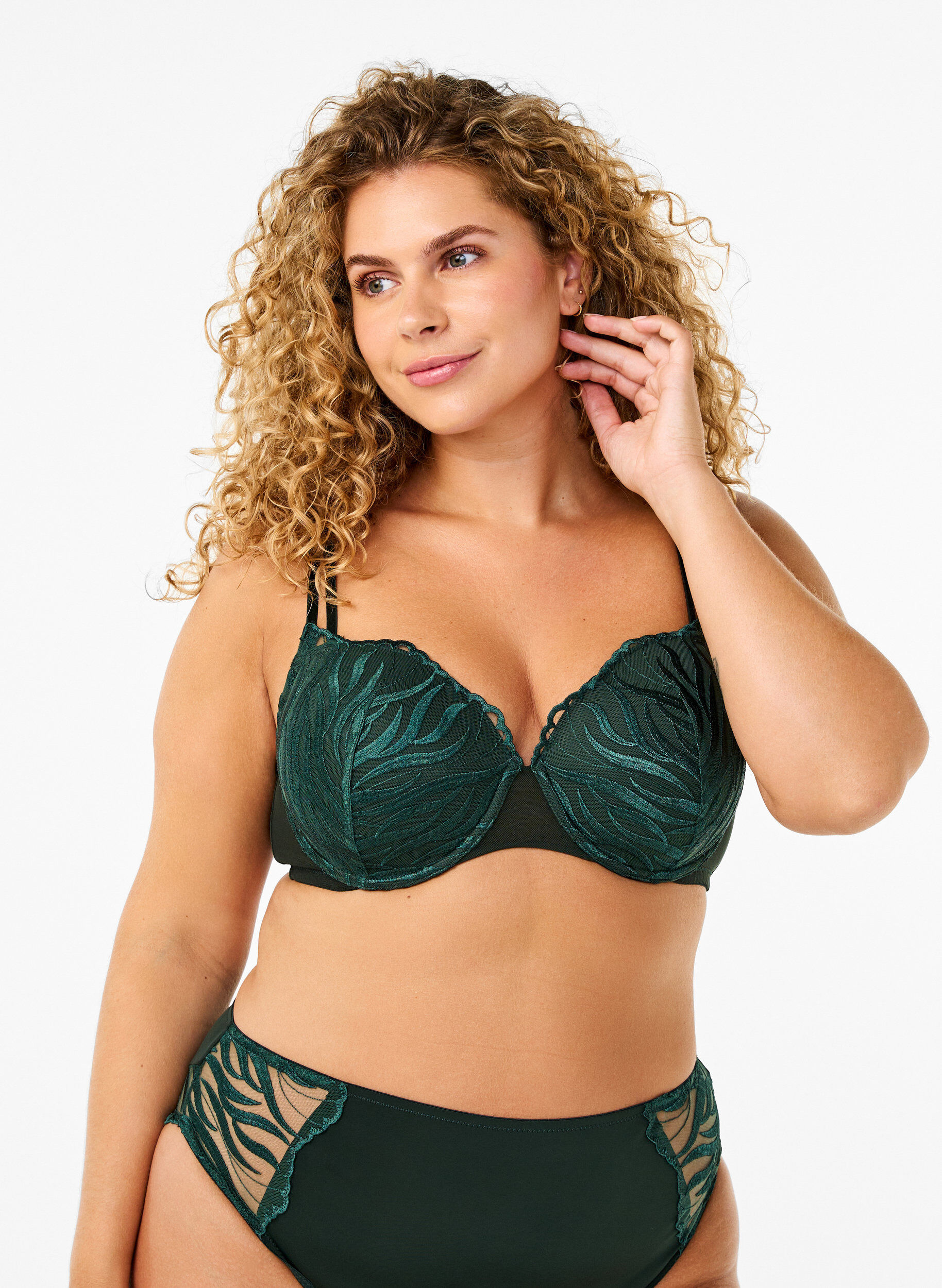 Zizzi Soutien-gorge moul&eacute; &agrave; motif brod&eacute;, Vert fonc&eacute;, Model image number 0