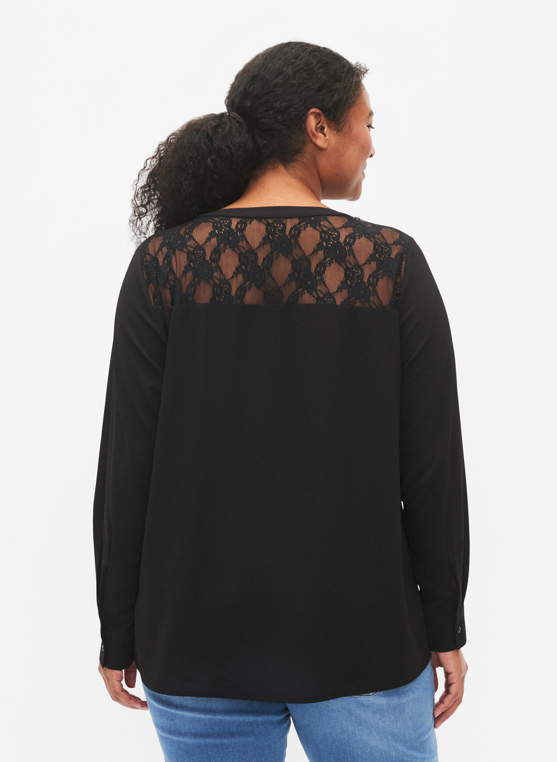Zizzi Blouse &agrave; manches longues avec d&eacute;tails en dentelle, Black, Model image number 1