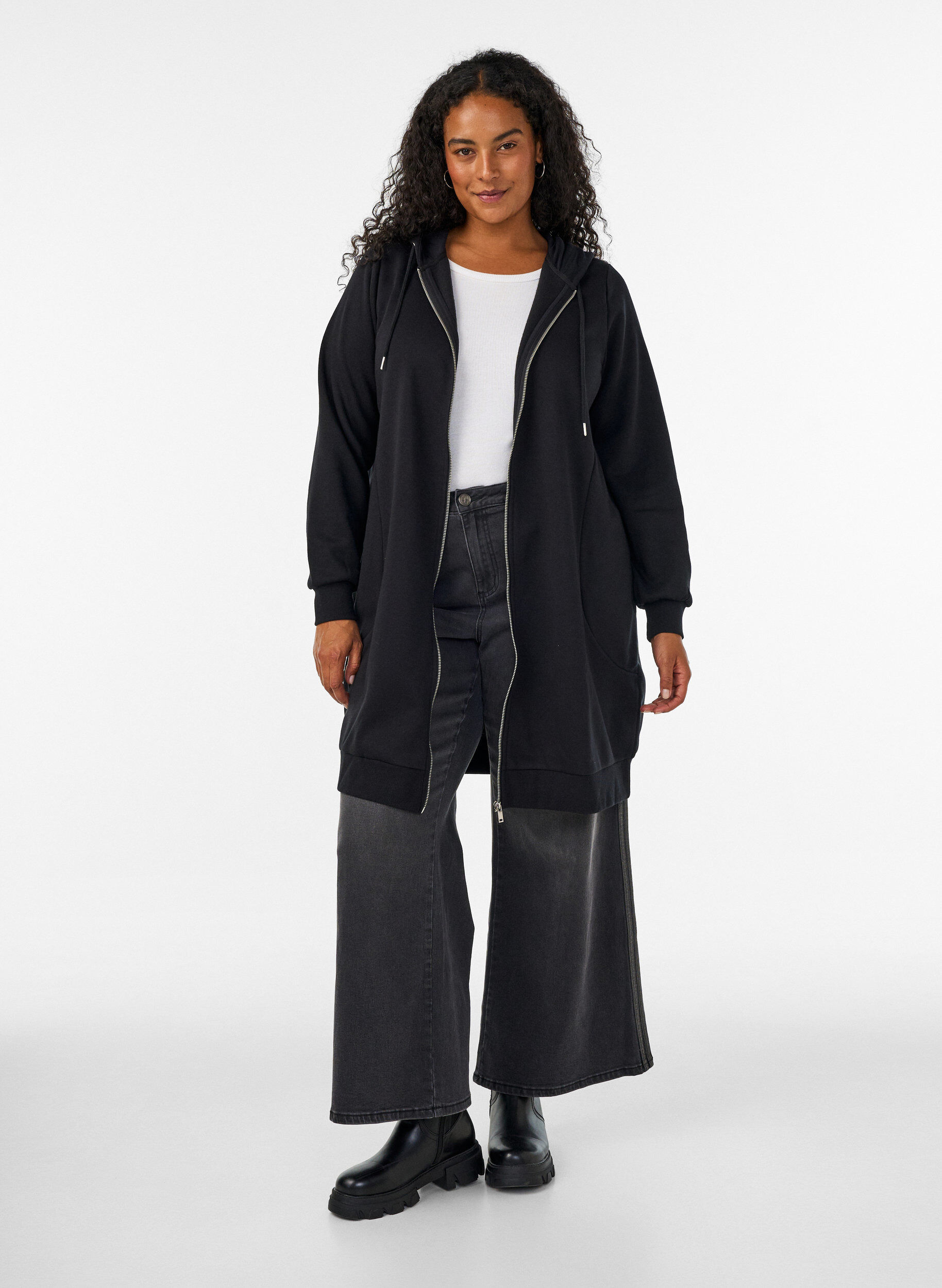 ZizziSweat &agrave; capuche long avec zip et poches, Noir, Model image number 1
