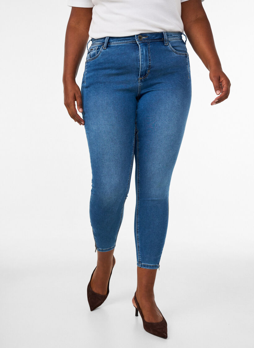 Jean crop Amy avec d&eacute;tails zipp&eacute;s, Bleu, Model image number 3