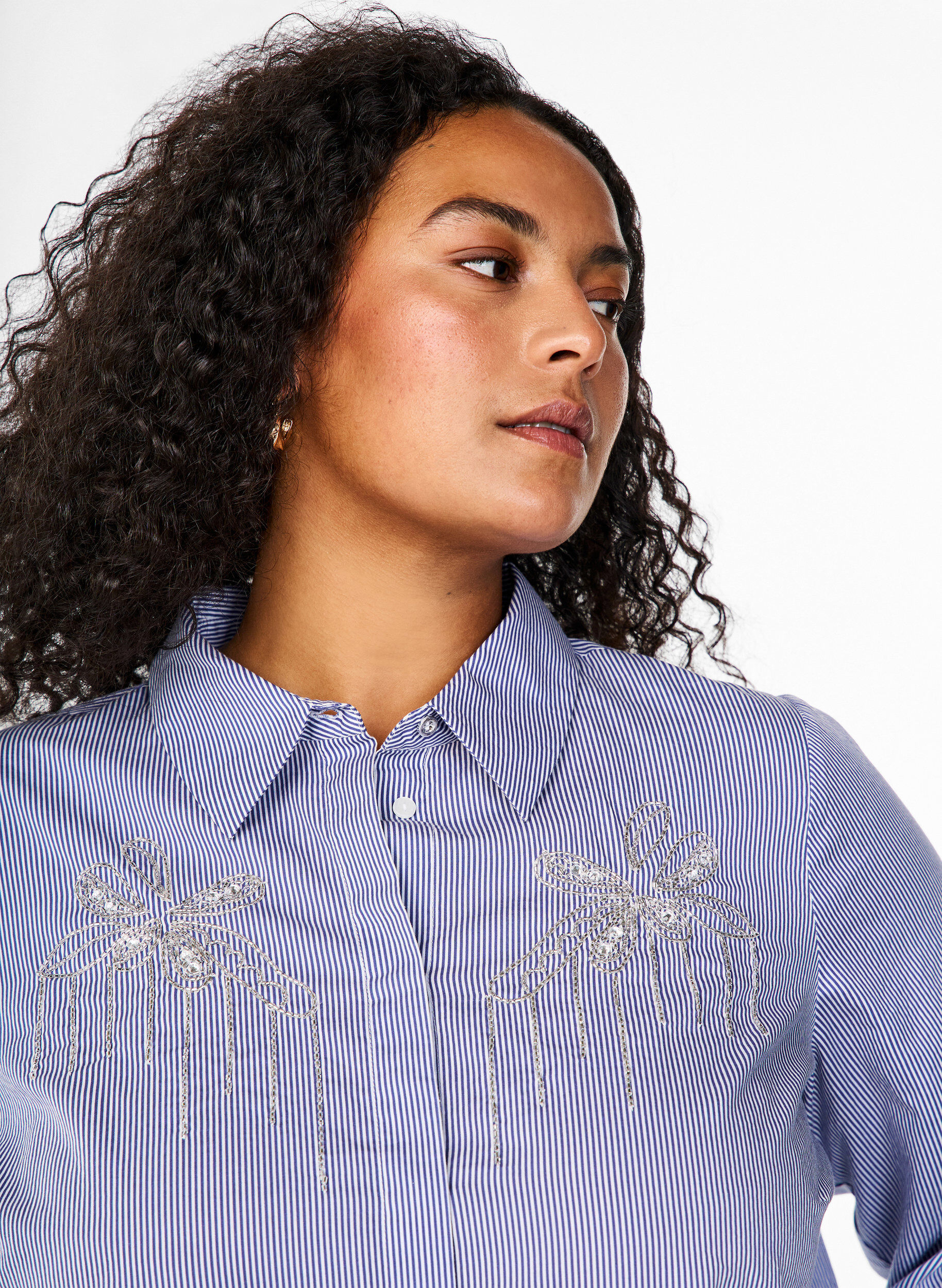 Zizzi Chemise en coton biologique avec broderie de perles, Bleu, Model image number 3