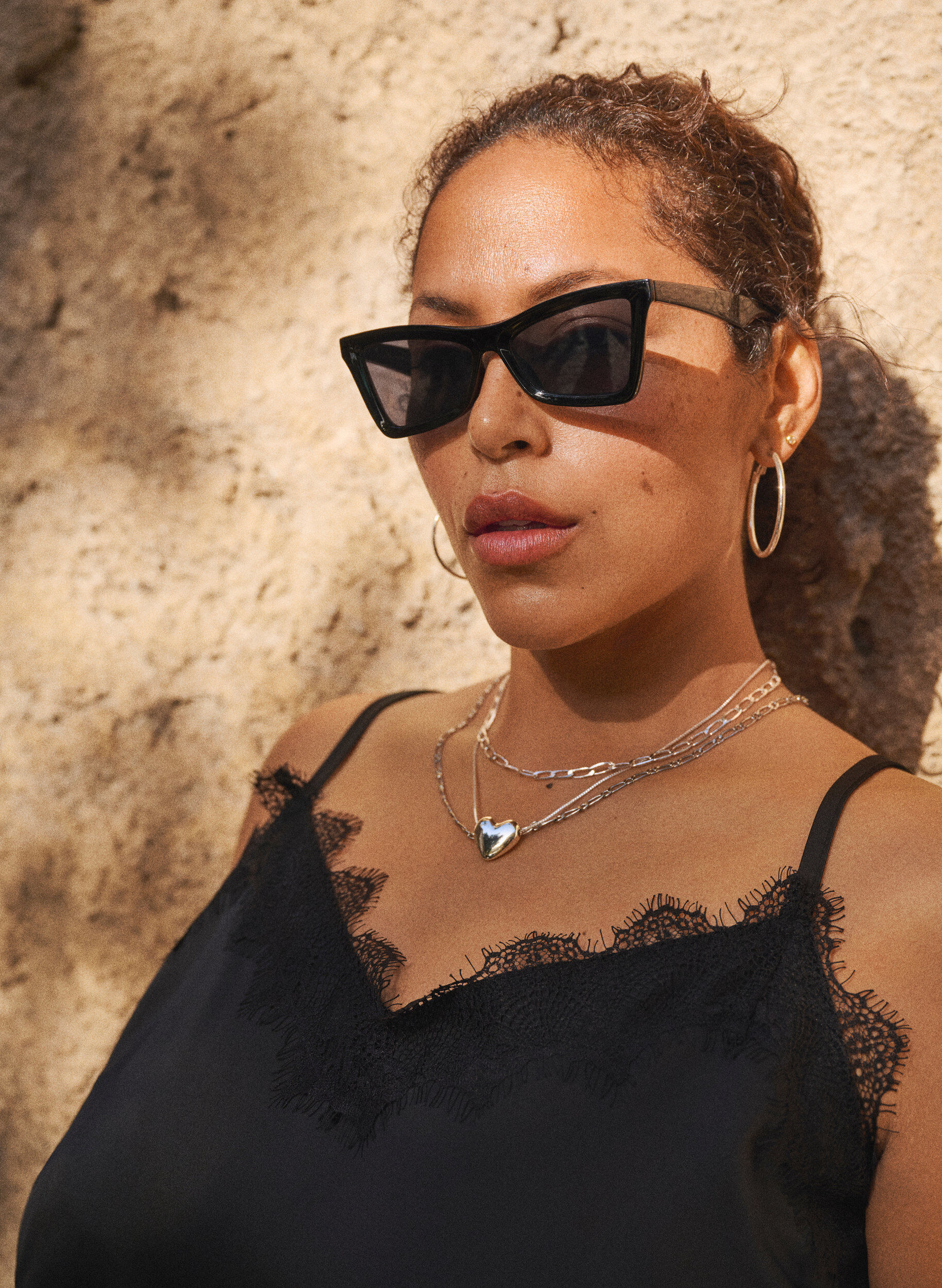 Zizzi Top &agrave; bretelles en satin avec dentelle, Noir, Image image number 0