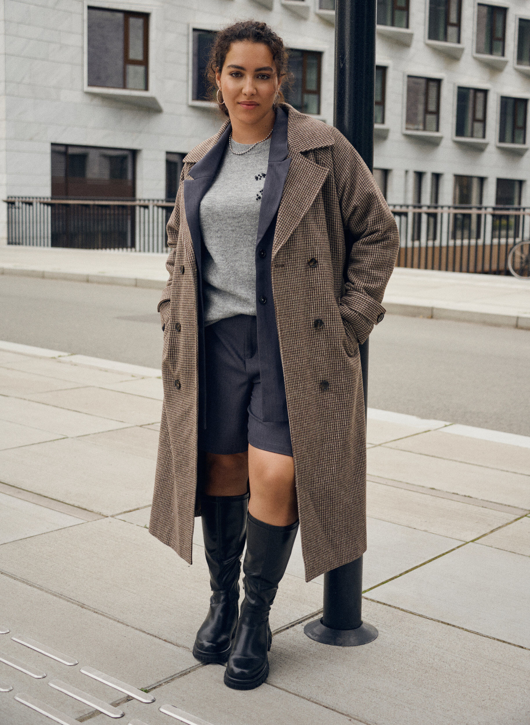 Zizzi Manteau &agrave; carreaux avec ceinture, Marron, Image image number 0