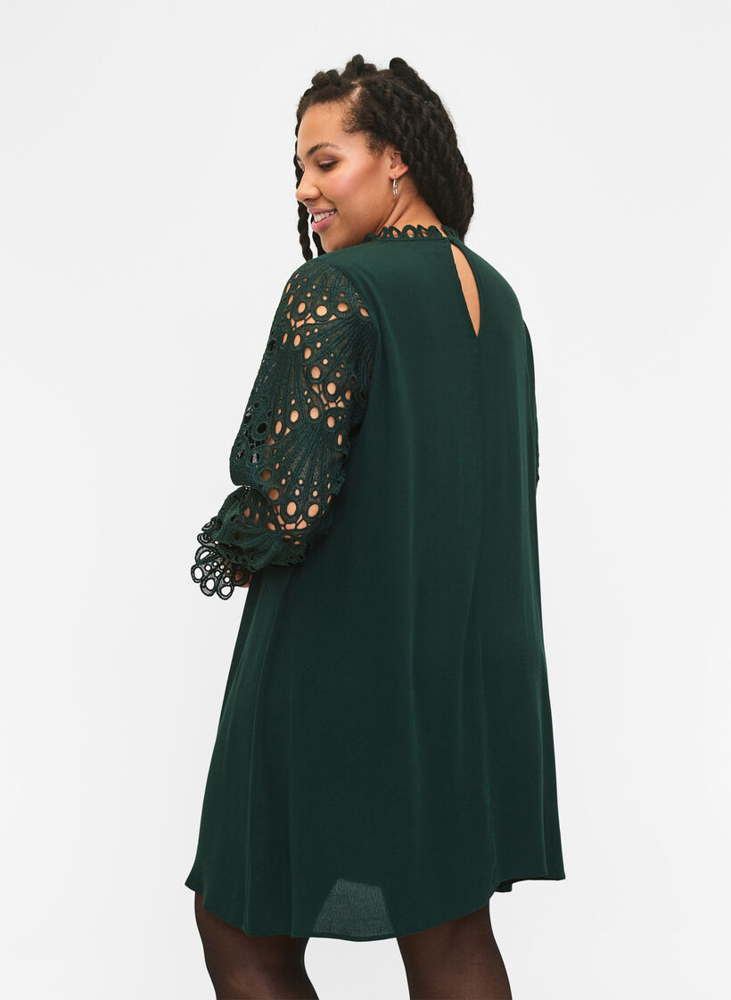 Robe en viscose avec manches en crochet, Scarab, Model image number 1