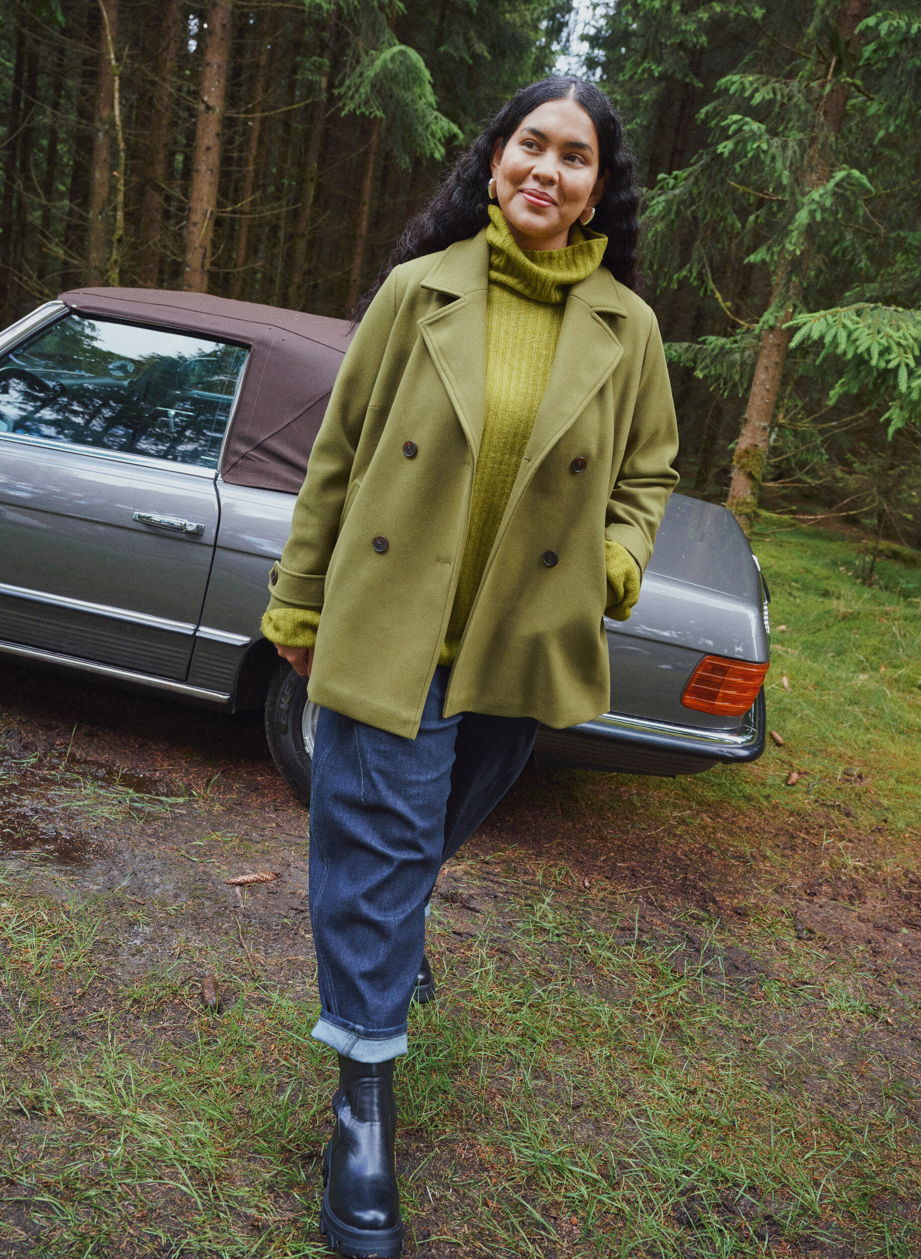 Manteau court avec fermeture &agrave; double-boutonnage