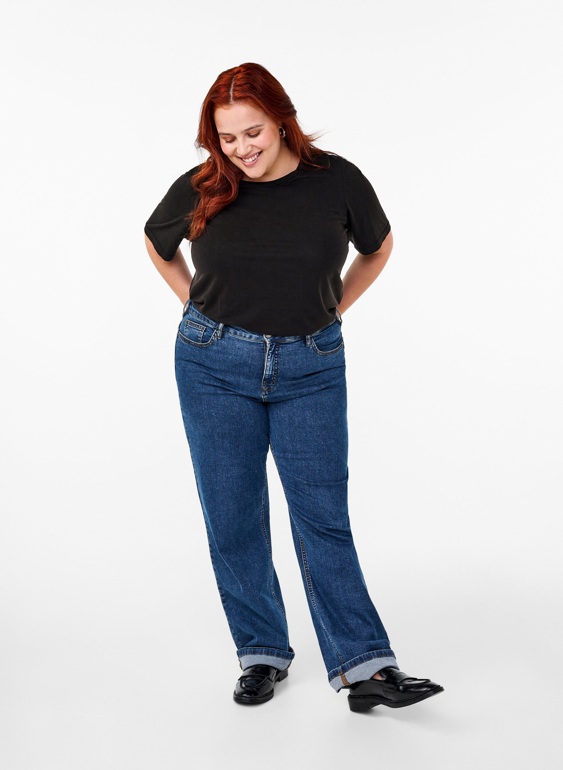 Zizzi T-shirt en TENCEL&trade; Modal &agrave; col rond, Noir, Model image number 1