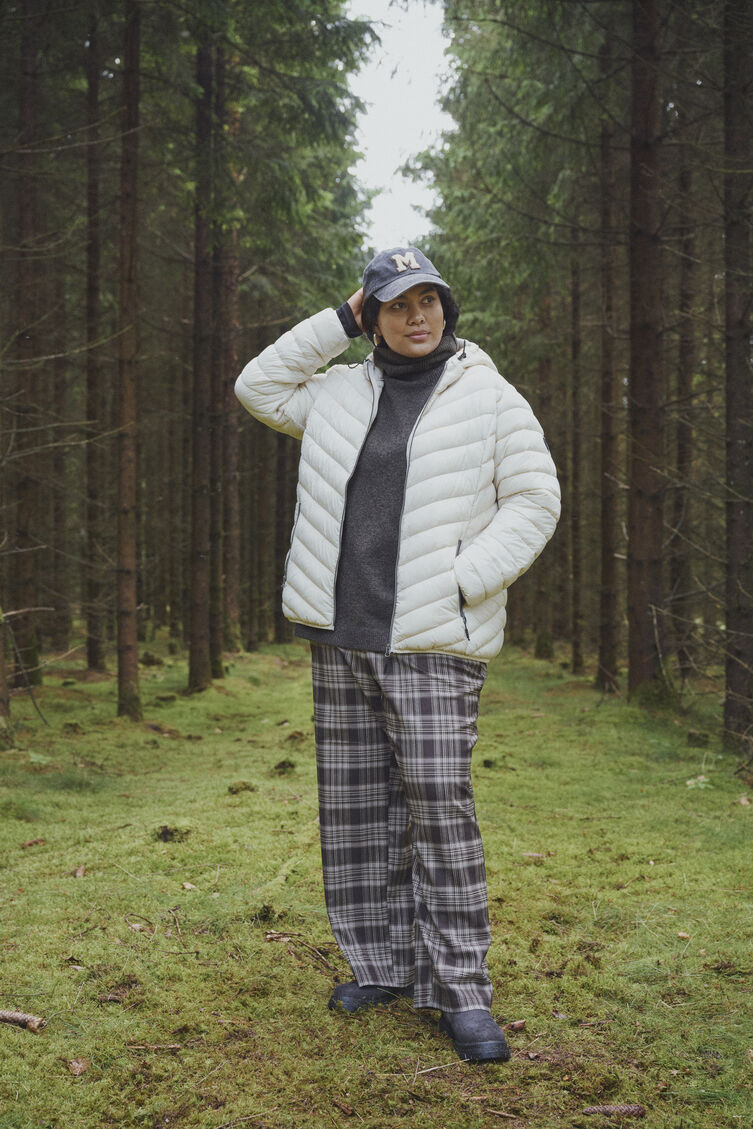 Style forestier d&eacute;contract&eacute; dans des tons blancs, , Model