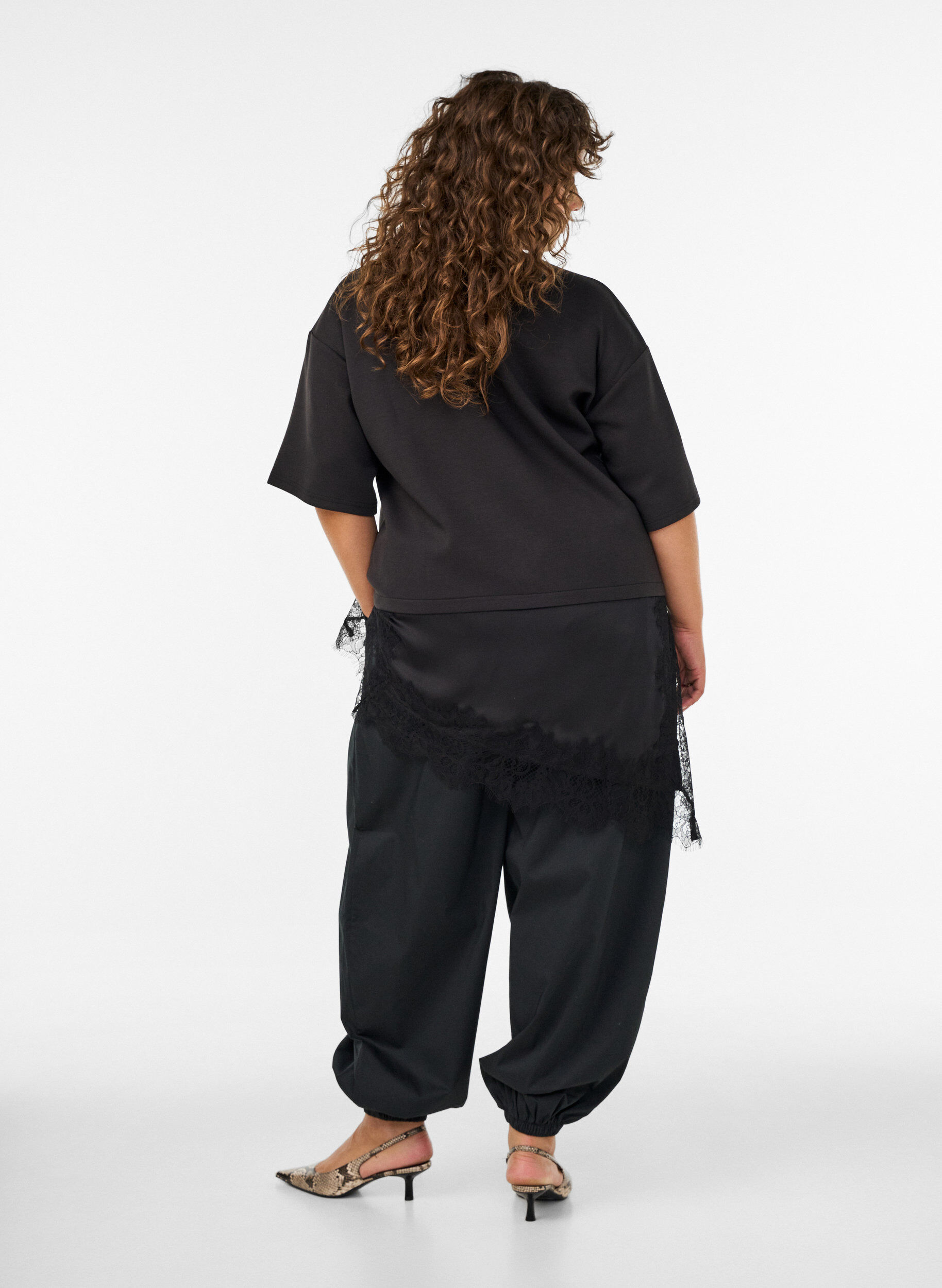 ZizziPantalon ballon avec poches et ceinture &eacute;lastique, Noir, Model image number 2