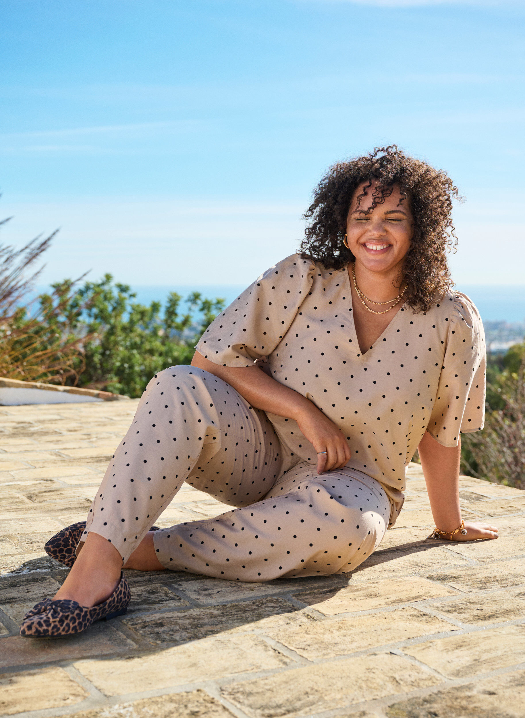 Zizzi Pantalon &agrave; pois et &agrave; jambes droites, Beige, Image image number 0