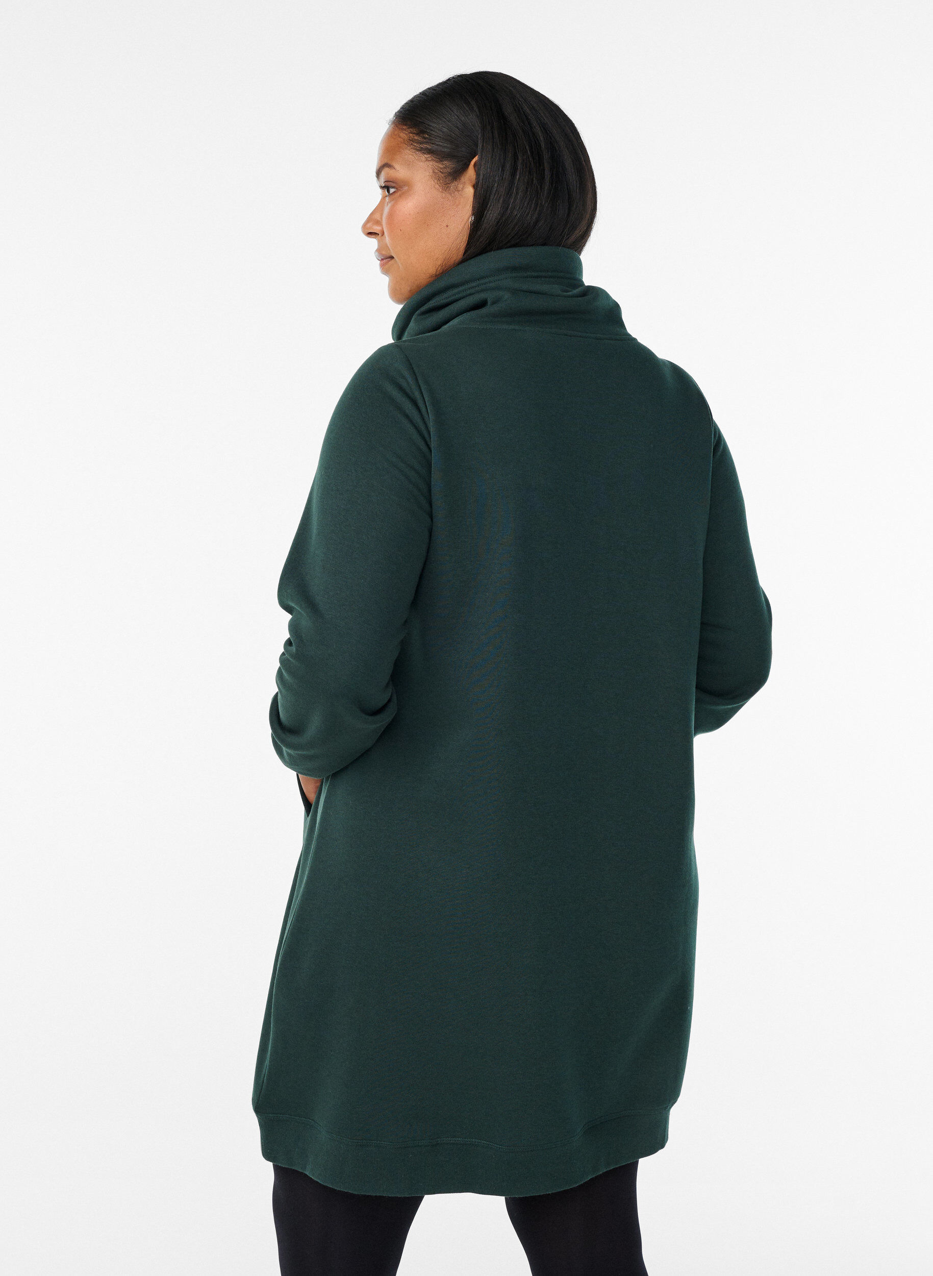 Zizzi FLASH - Robe sweat-shirt courte &agrave; col montant et poches, Vert fonc&eacute;, Model image number 2