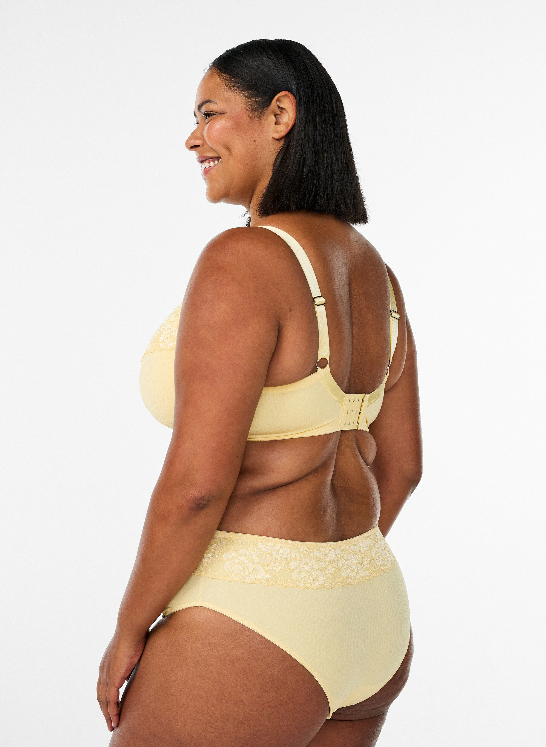 Zizzi Soutien-gorge rembourr&eacute; avec dentelle et texture dobby, Jaune clair, Model image number 2