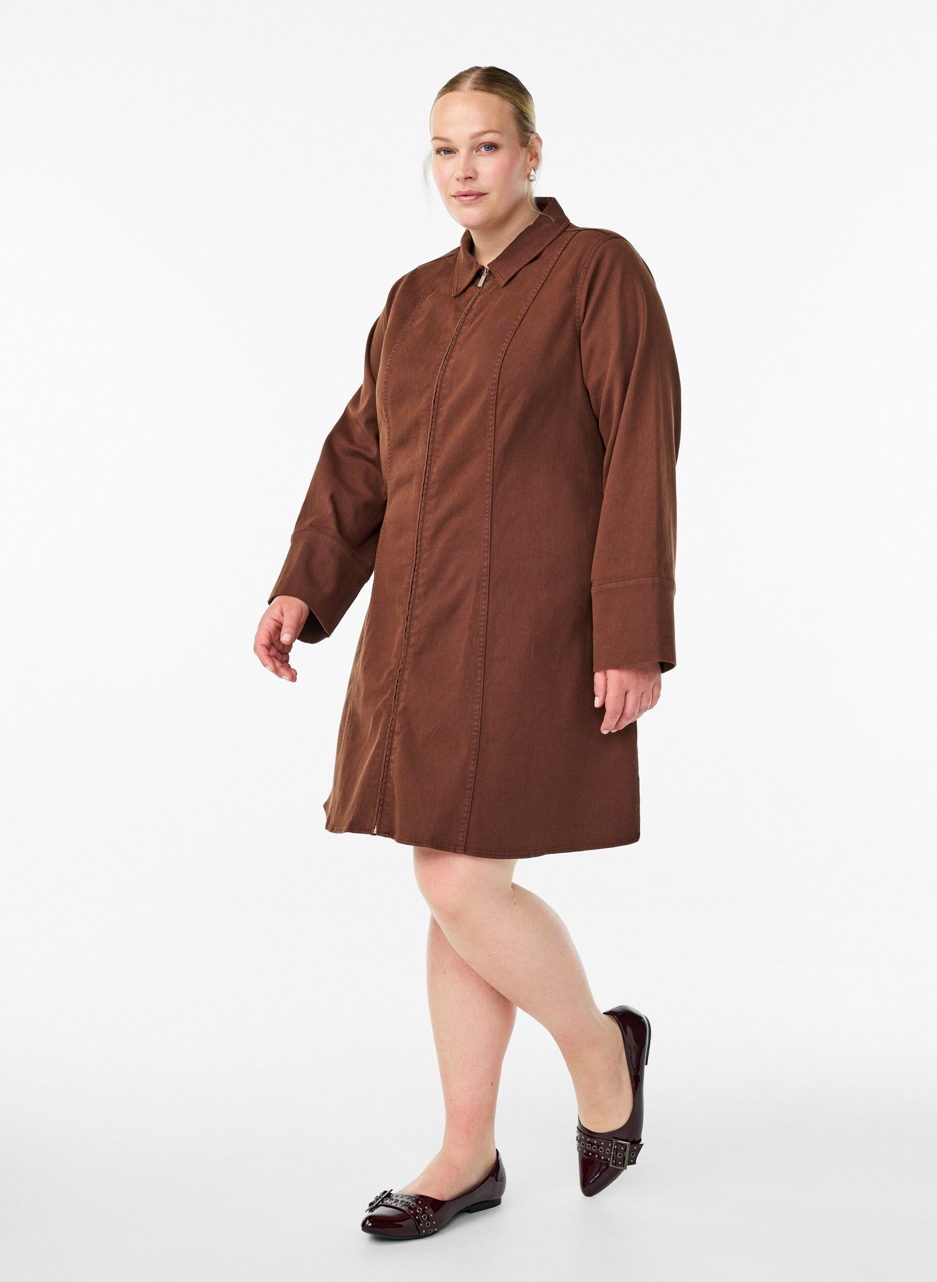 Zizzi Robe courte en twill avec fermeture &eacute;clair, Marron, Model image number 1