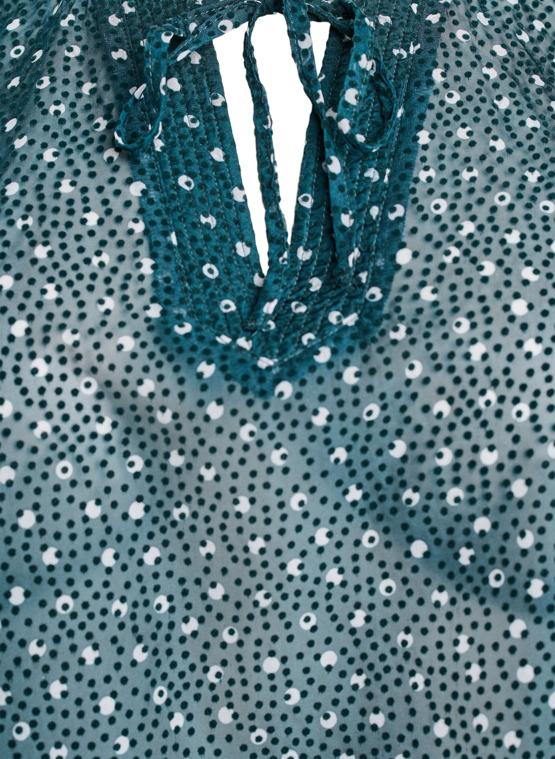 Zizzi Blouse en mousseline &agrave; petits pois avec volants, Vert fonc&eacute;, Packshot image number 2