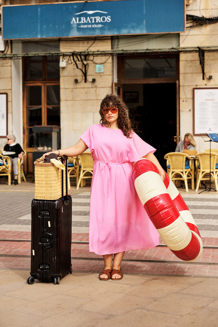 Ambiance de vacances rose avec du caract&egrave;re, , Model