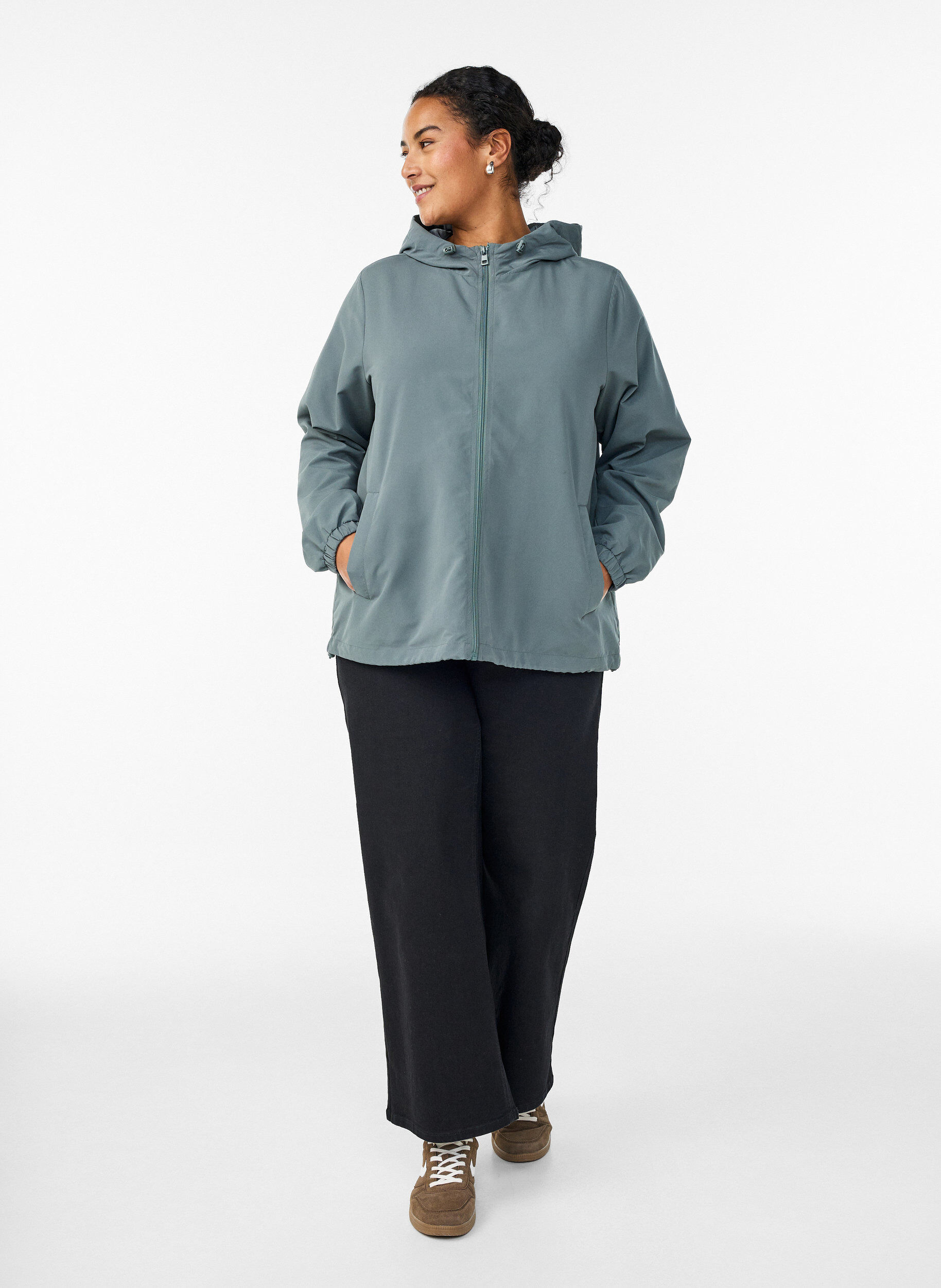 Zizzi Veste l&eacute;g&egrave;re avec capuche et fermeture &eacute;clair, Vert fonc&eacute;, Model image number 1