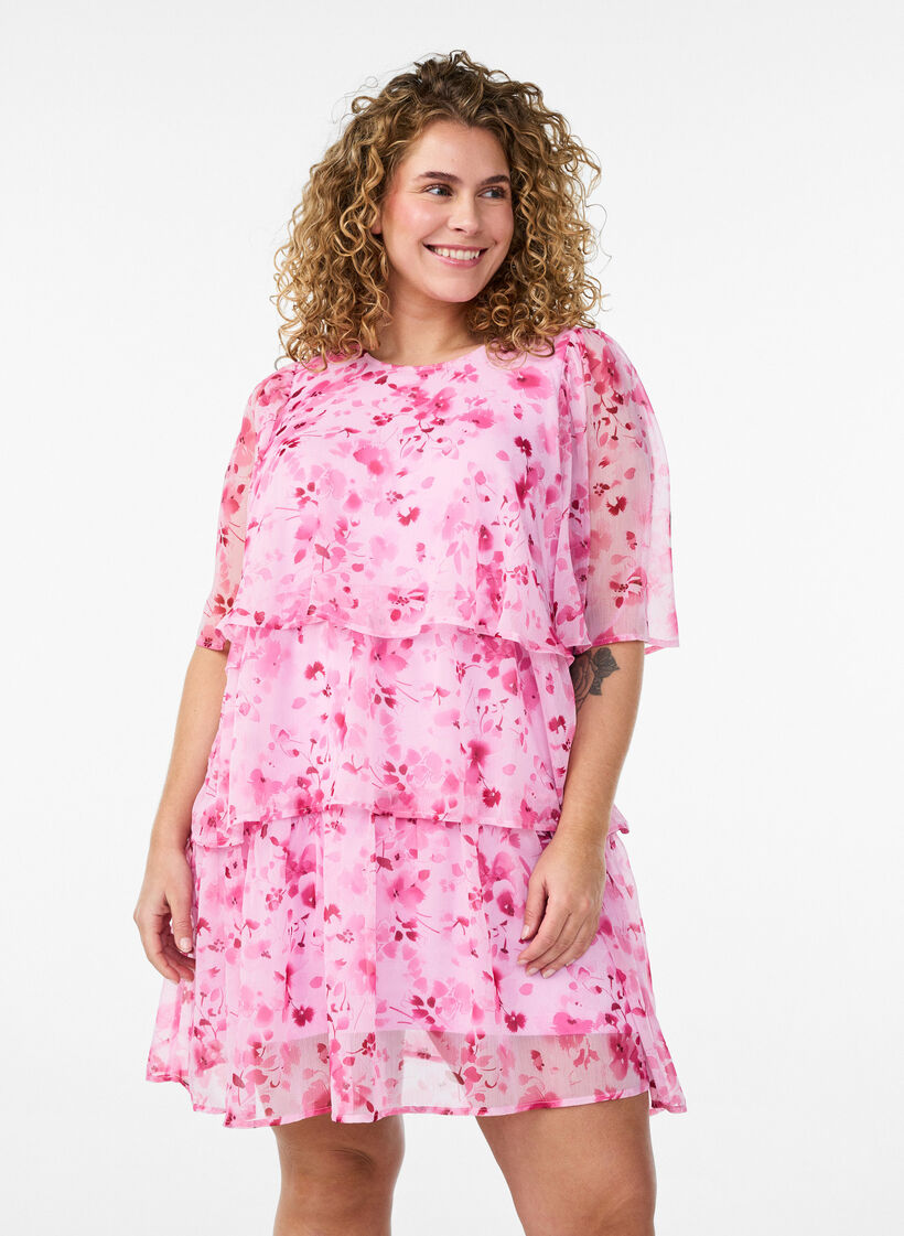 Robe courte effet mousseline &agrave; imprim&eacute; floral et volants &eacute;tag&eacute;s, Rose, Model image number 0