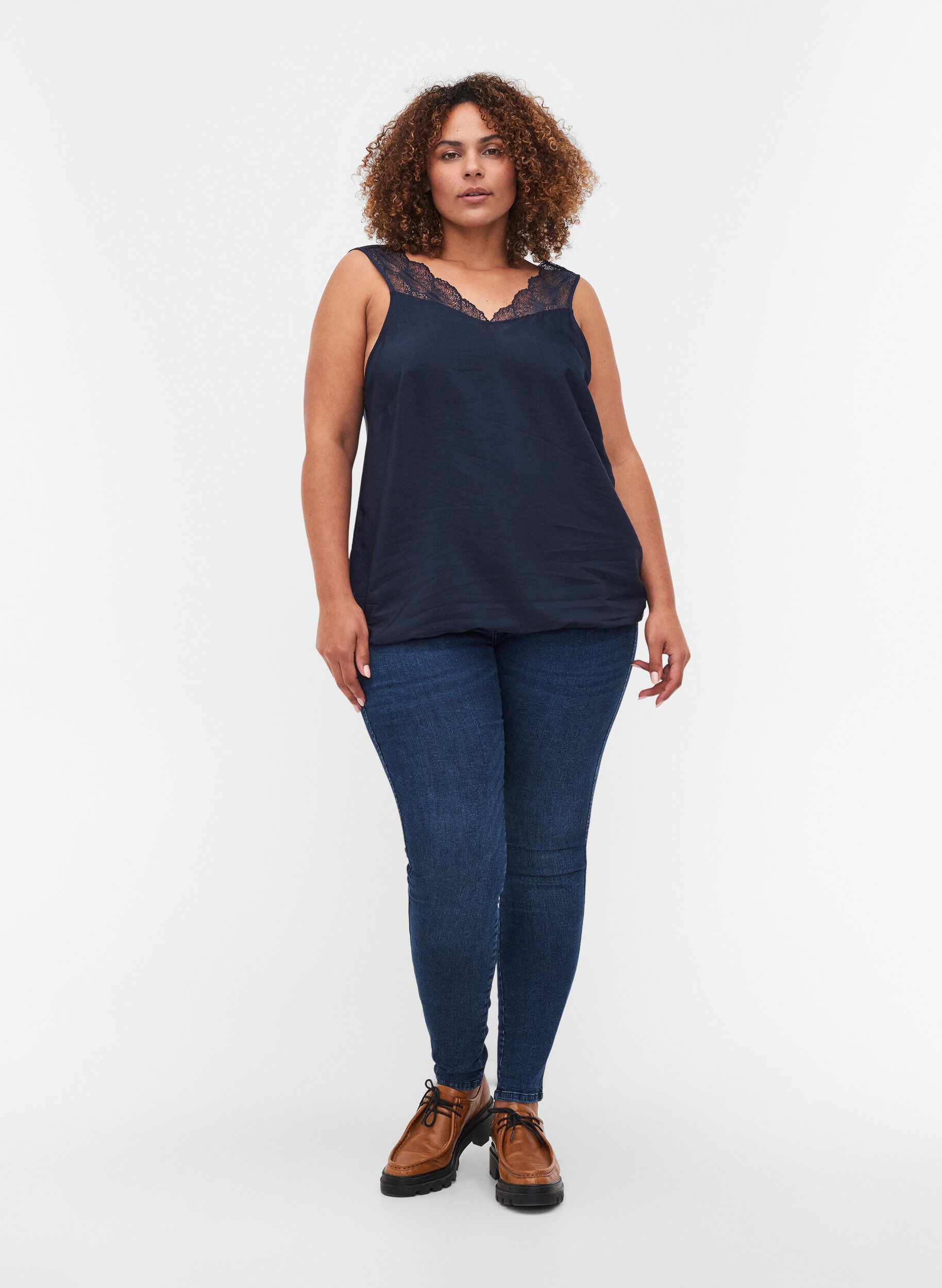 Zizzi Top avec dentelle et ourlet &eacute;lastiqu&eacute;, Navy Blazer, Model image number 2