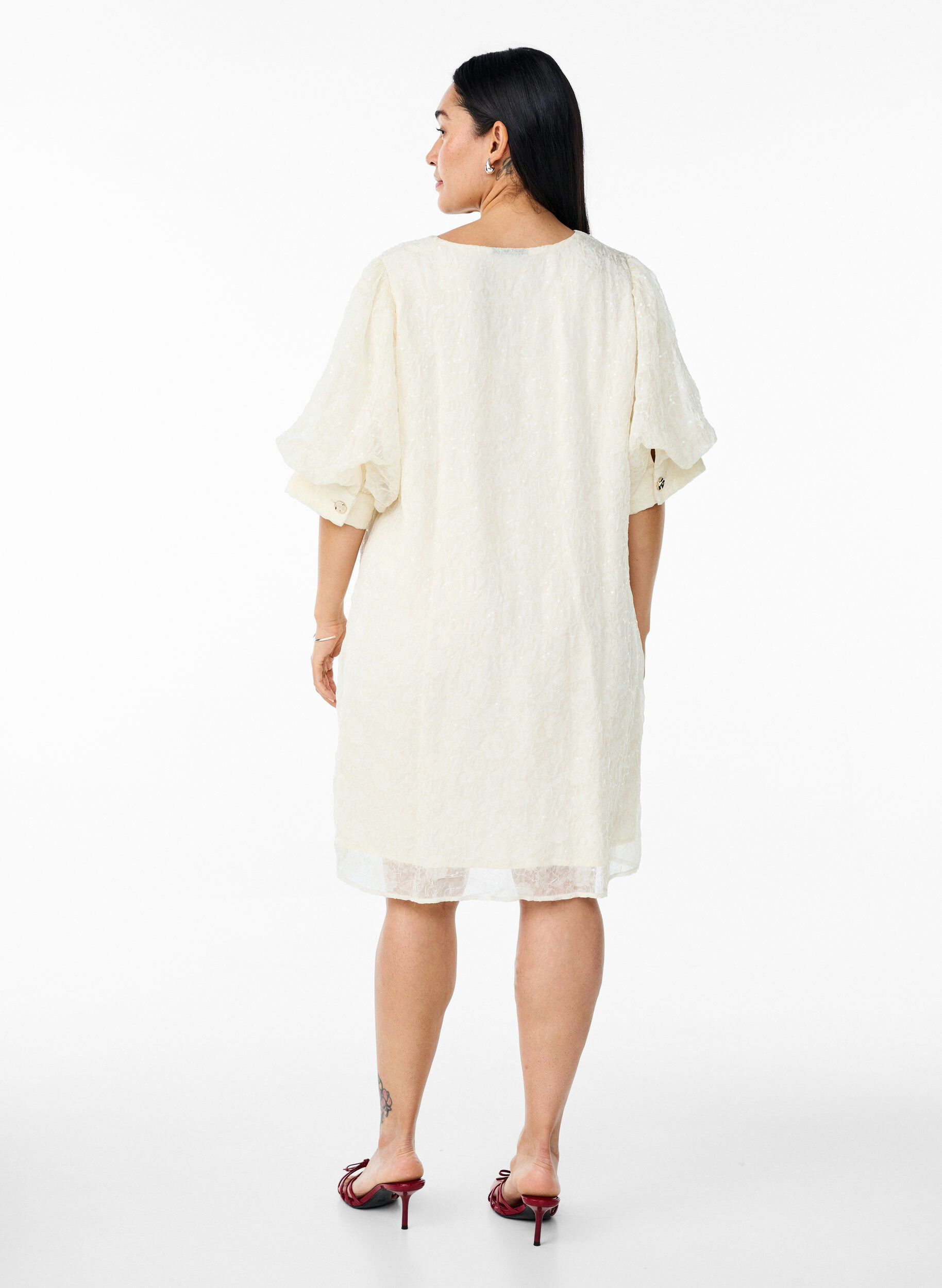 Zizzi Robe de soir&eacute;e courte &agrave; paillettes, Vanille, Model image number 2