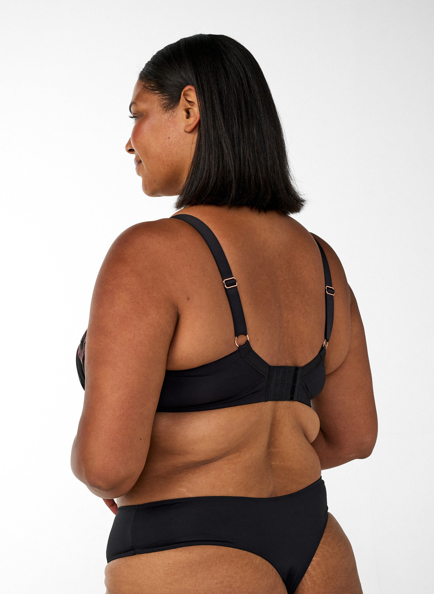 ZizziSoutien-gorge moul&eacute; avec broderie florale, Noir, Model image number 2