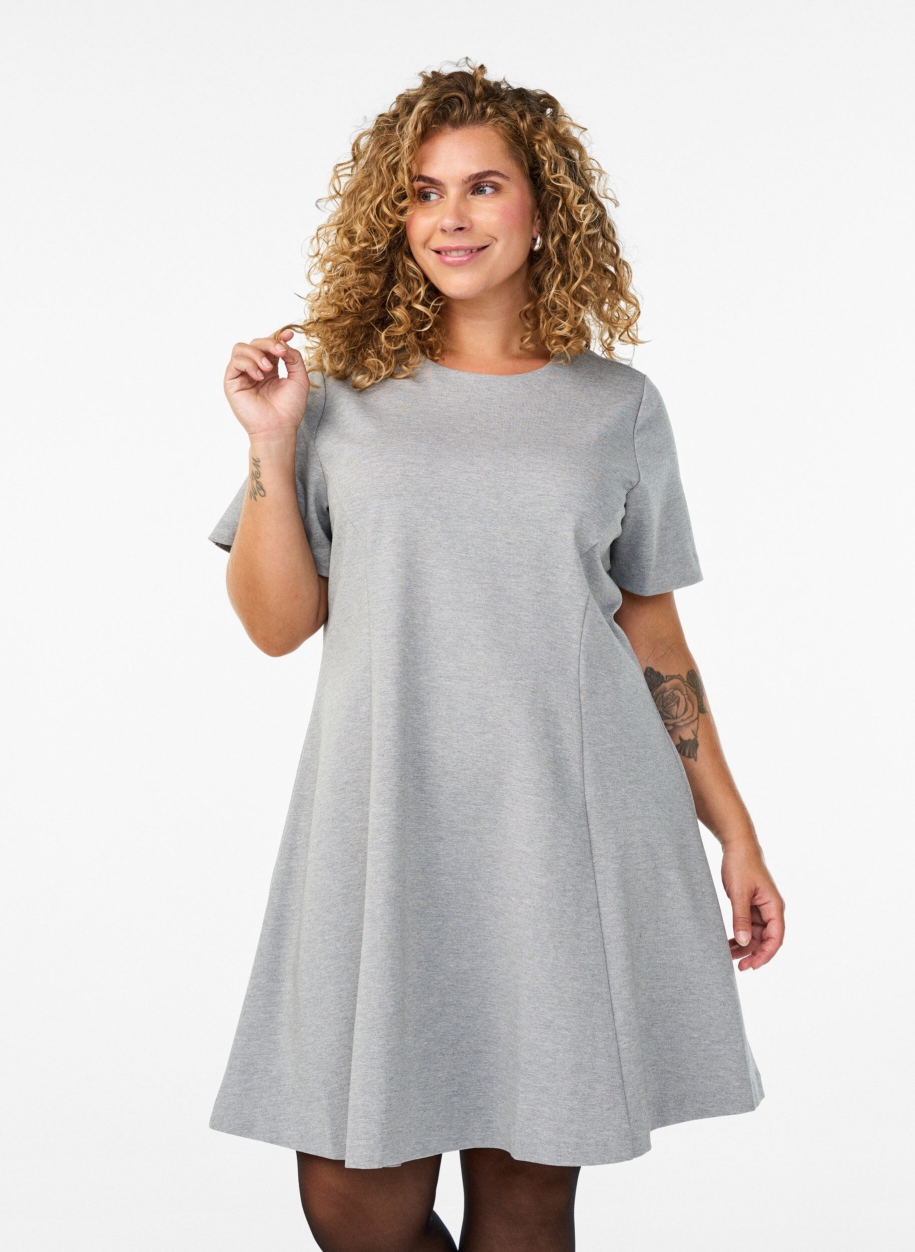 Robe courte &eacute;vas&eacute;e en jersey, Gris, Model