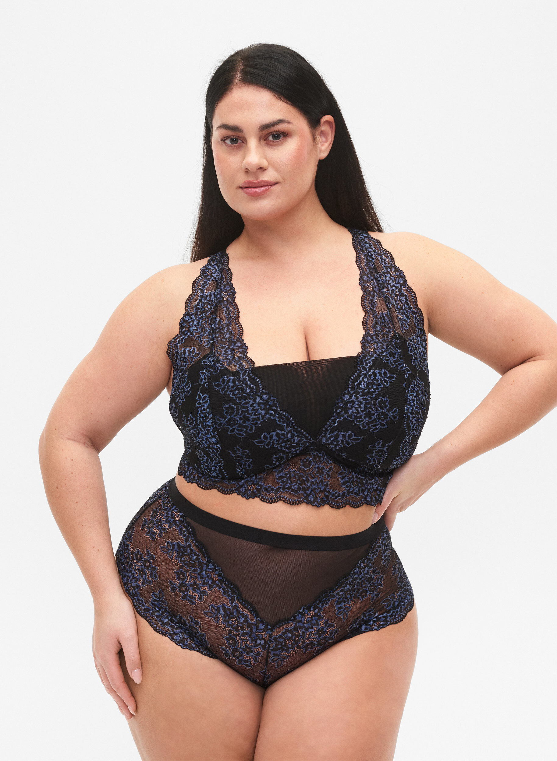 Zizzi Culotte en dentelle &agrave; taille haute, Black w. blue lace, Model image number 0