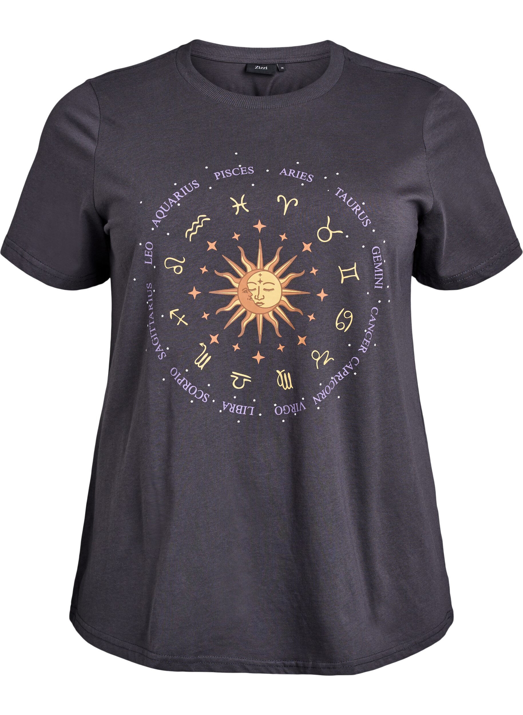 Zizzi T-shirt en coton avec imprim&eacute; sur le devant, Gris anthracite, Packshot image number 0