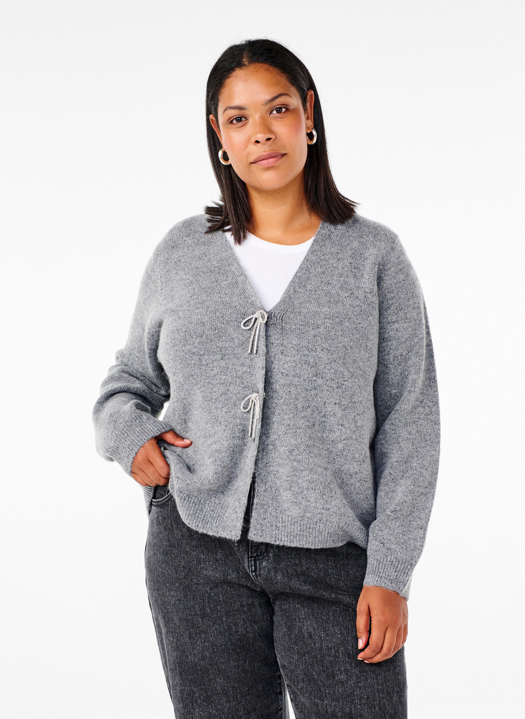Zizzi Cardigan tricot&eacute; avec un n&oelig;ud en argent, Medium Grey Melange, Model image number 0