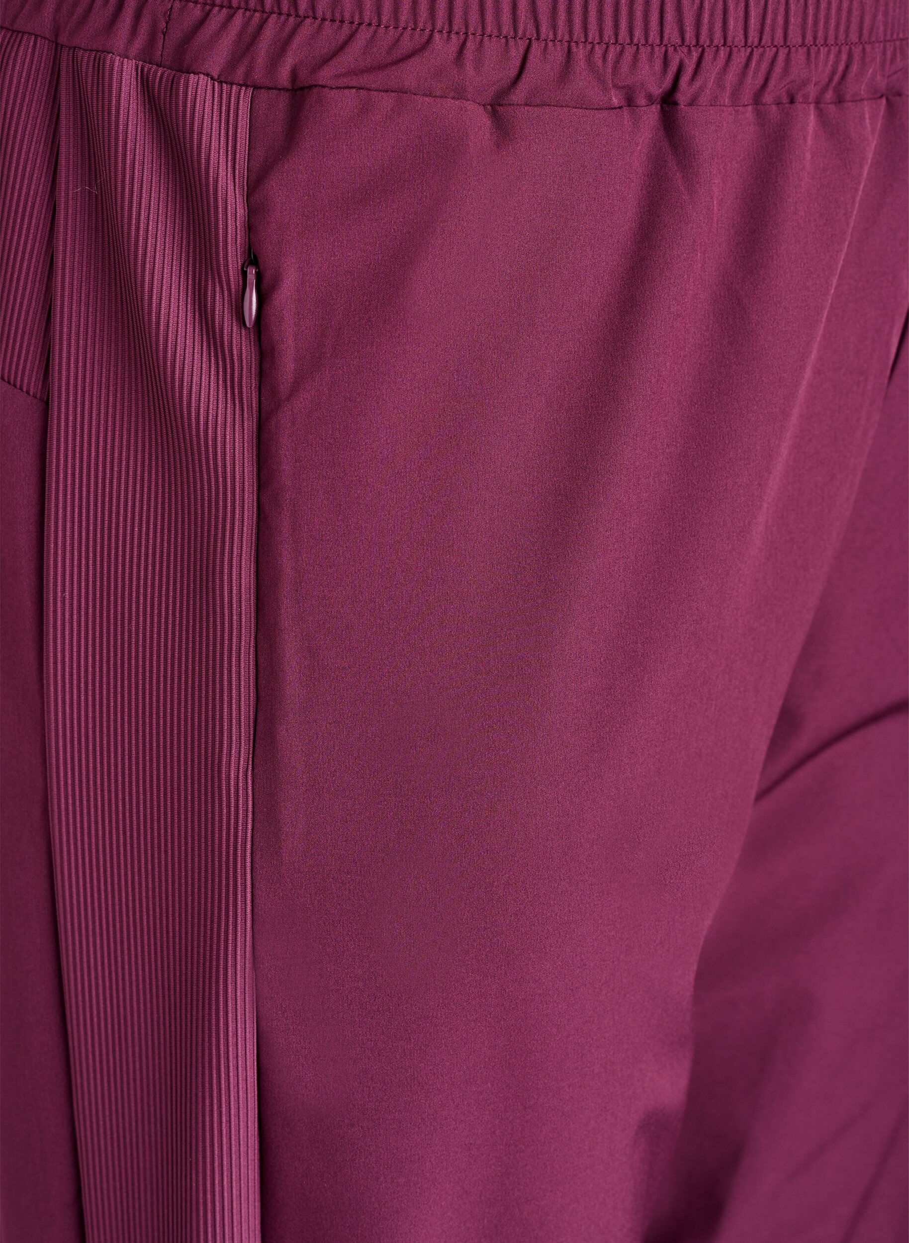 Zizzi Pantalon d&rsquo;entra&icirc;nement l&eacute;ger dot&eacute; de poches, Bordeaux, Packshot image number 2