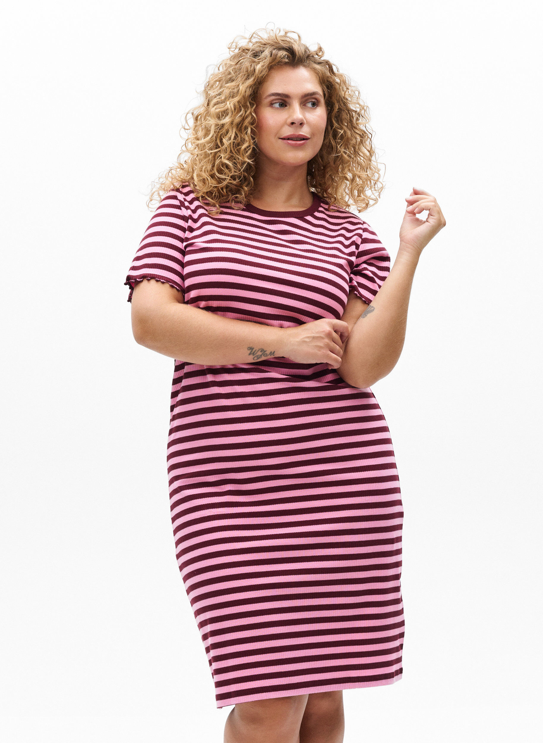 Robe T-shirt mi-longue en jersey c&ocirc;tel&eacute;, Bordeaux fonc&eacute;, Model