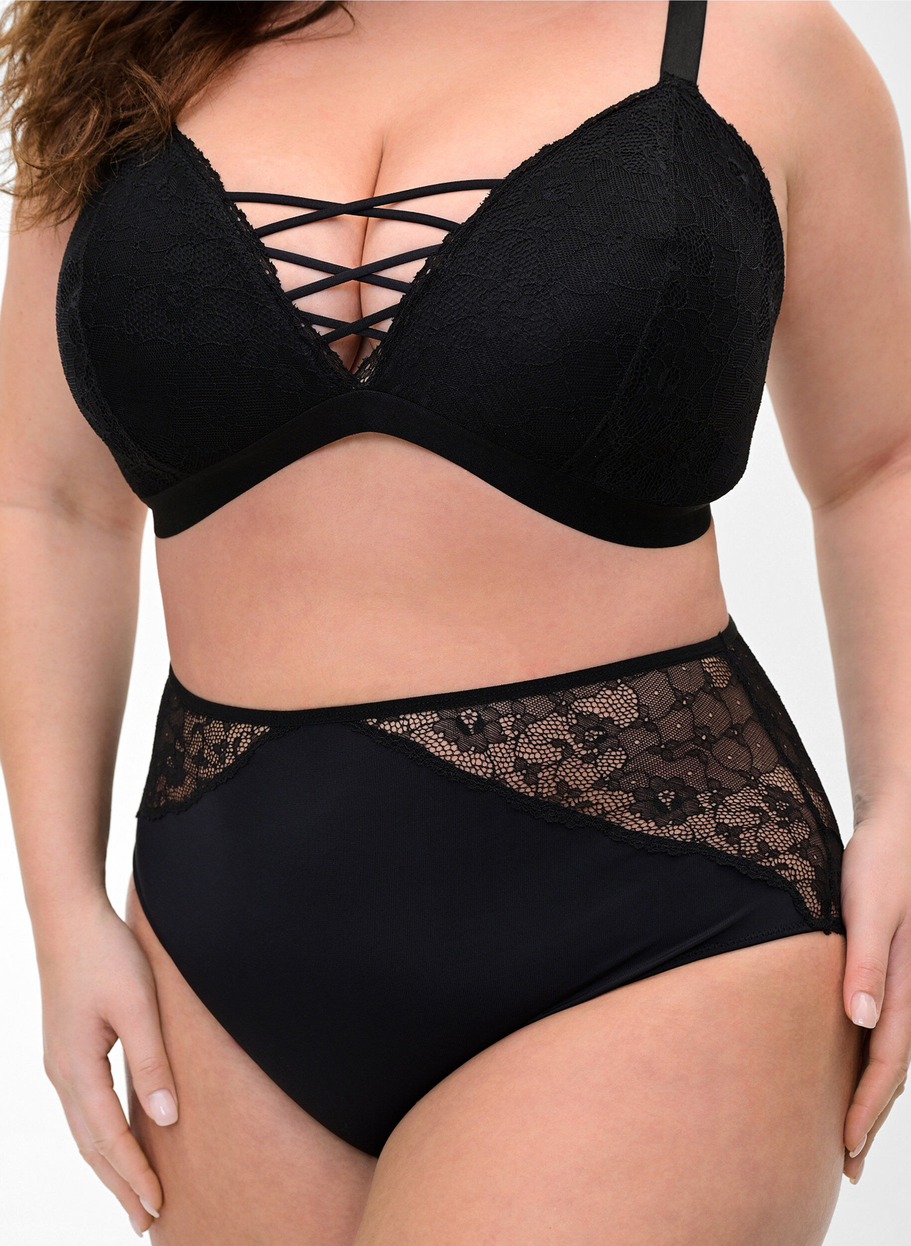 Zizzi Soutien-gorge en dentelle rembourr&eacute;, Black, Model image number 2