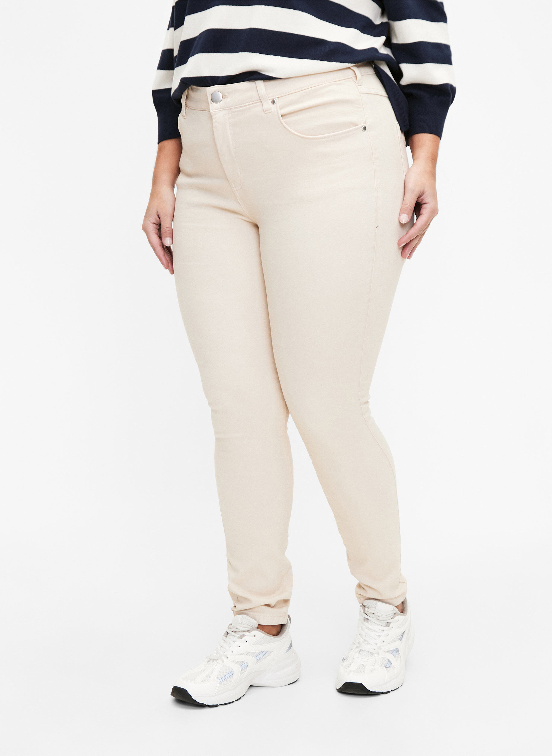 Zizzi Jeans Amy super slim avec taille haute, Oatmeal, Model image number 2