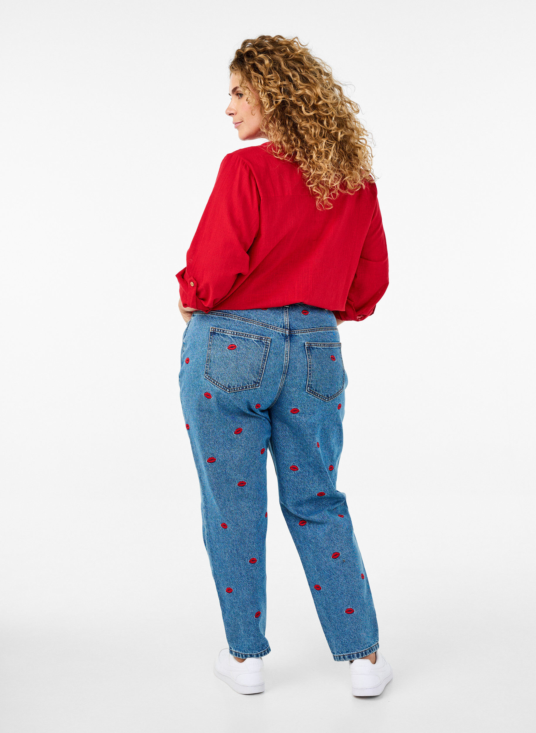 Zizzi Jeans Mille coupe Mom avec broderies, Bleu Clair, Model image number 1