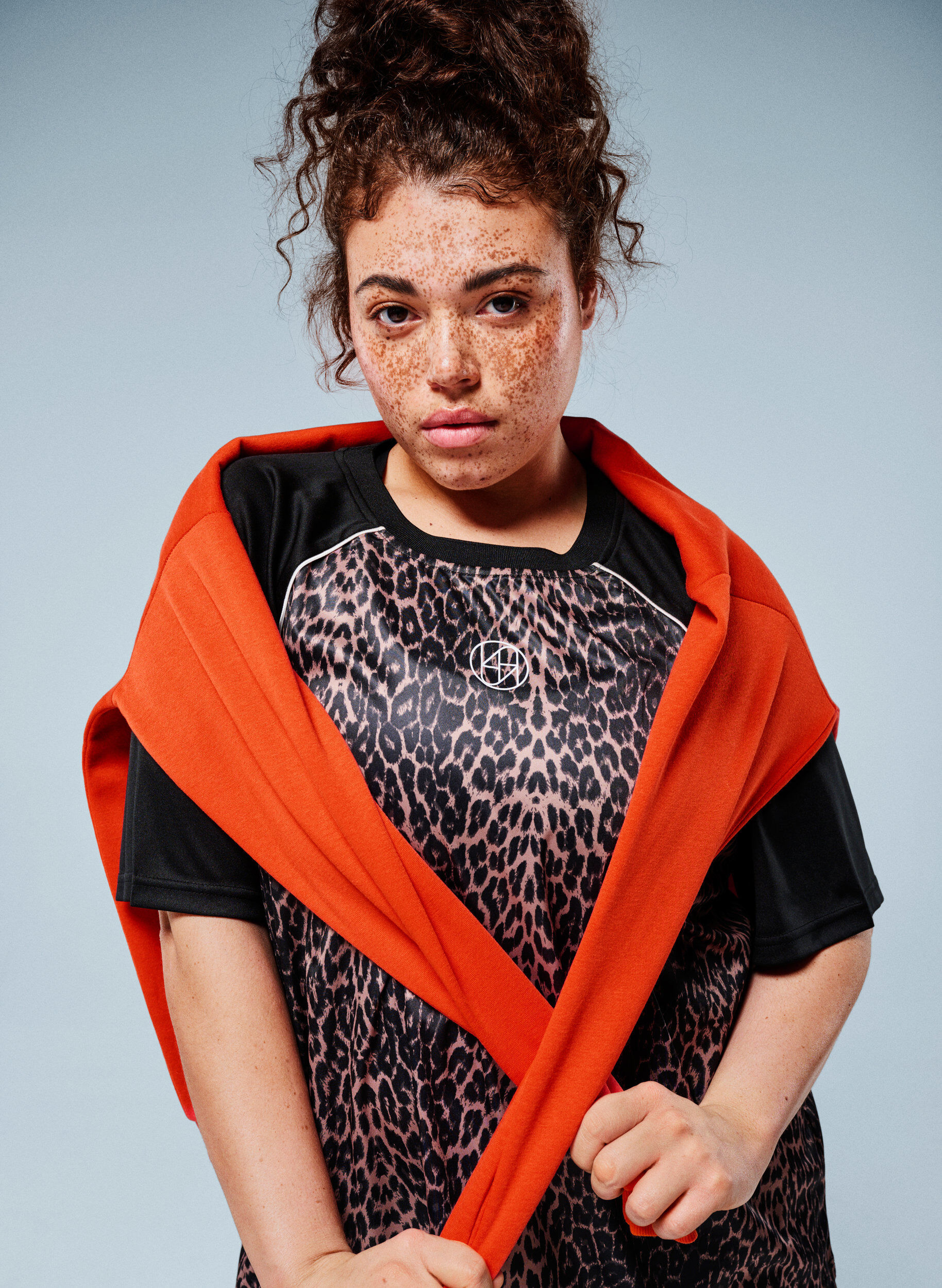 Zizzi T-shirt de sport &agrave; imprim&eacute; l&eacute;opard et manches raglan, Camel, Image image number 0