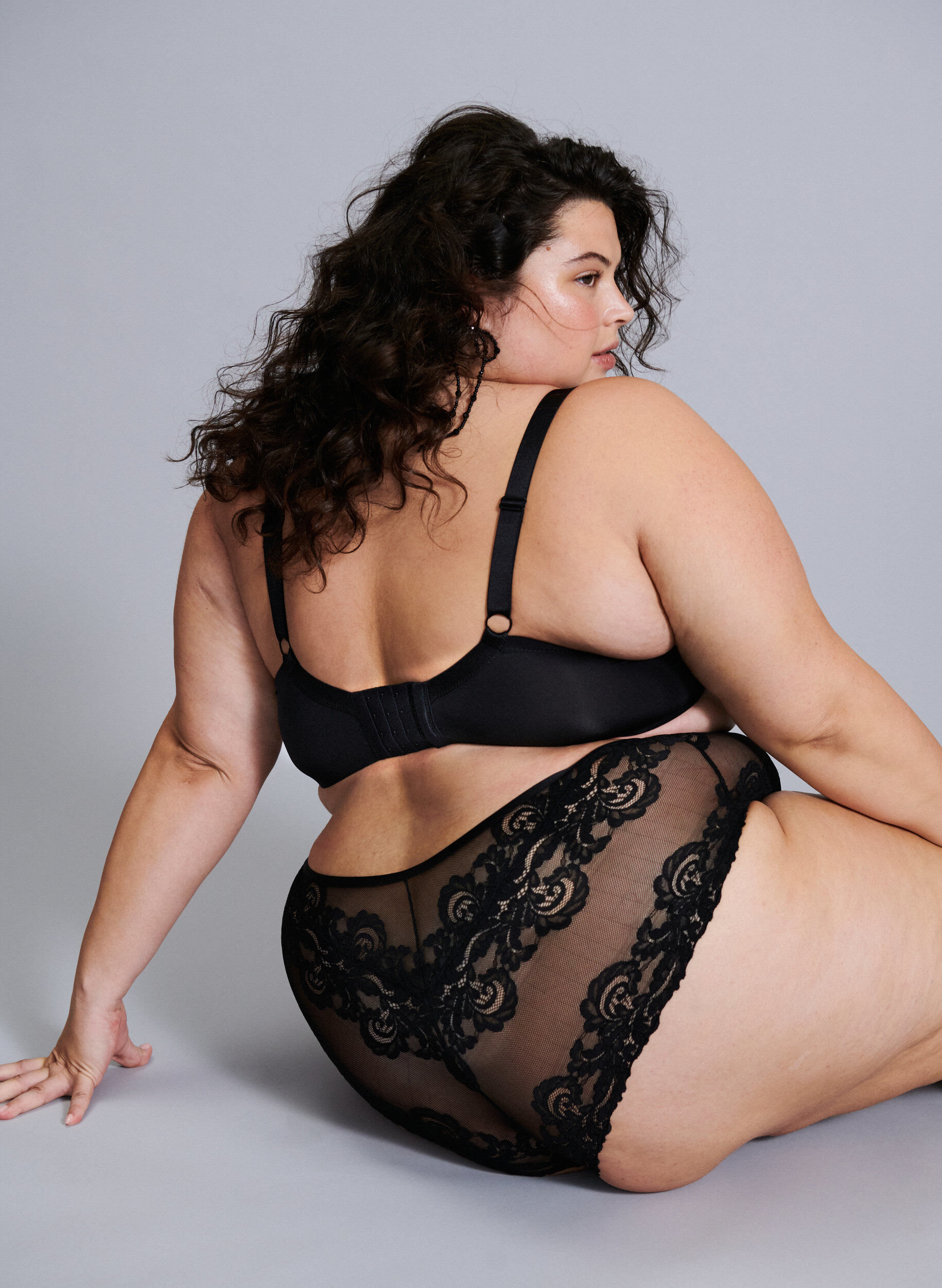 ZizziCulotte hipster en dentelle avec d&eacute;tail crois&eacute;, Noir, Image image number 0
