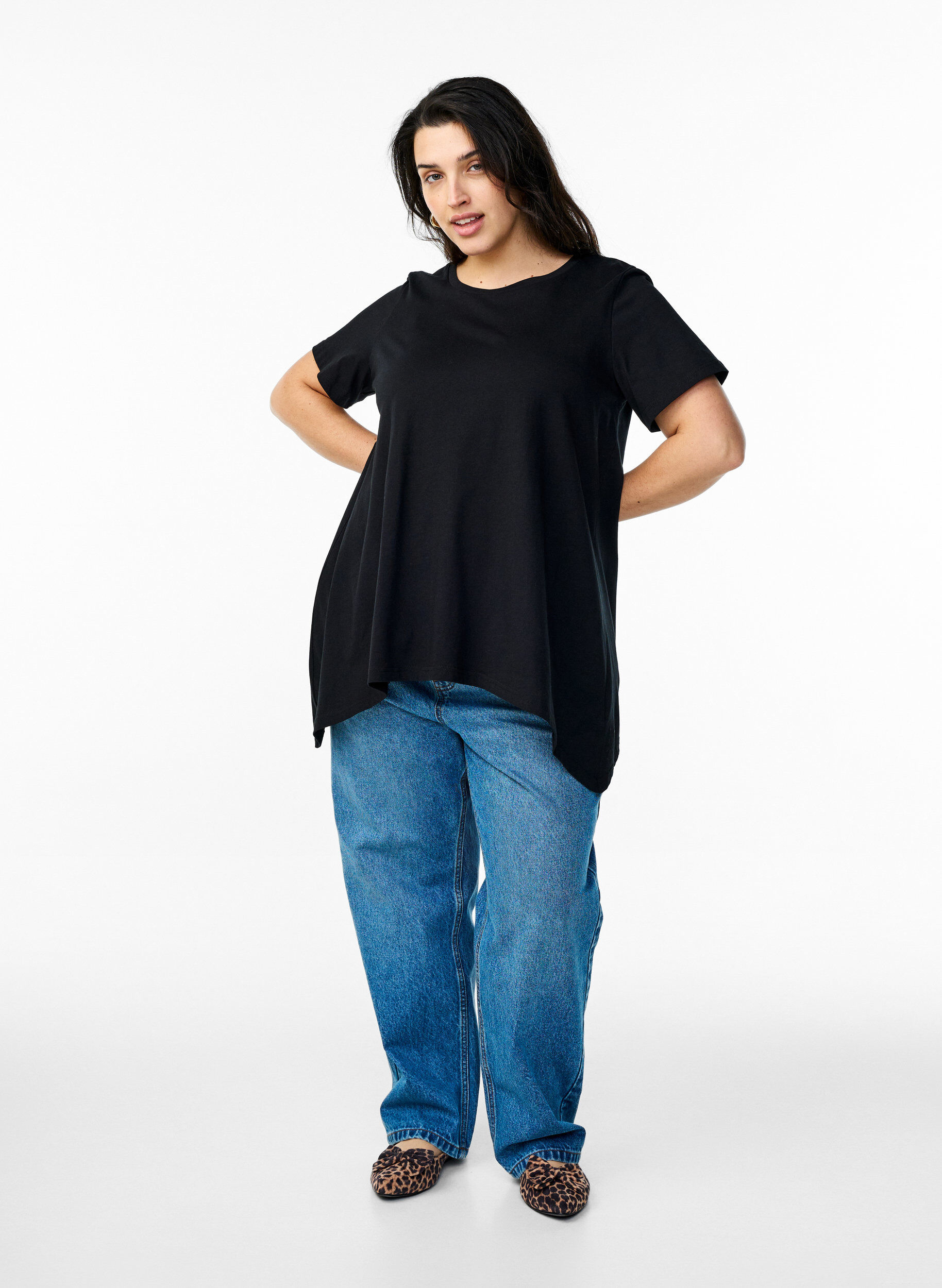 ZizziT-shirt &agrave; col rond et coupe &eacute;vas&eacute;e, Noir, Model image number 1