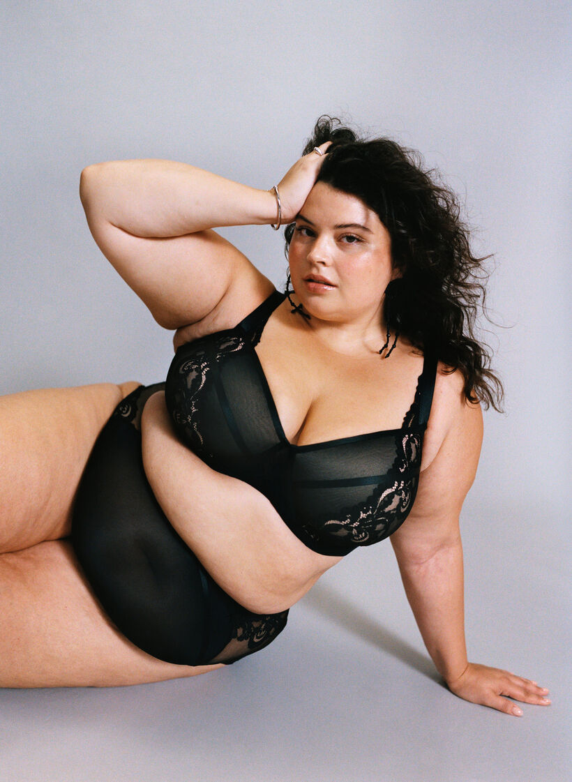 Soutien-gorge moul&eacute; &agrave; armatures avec dentelle florale, Noir, Image image number 0
