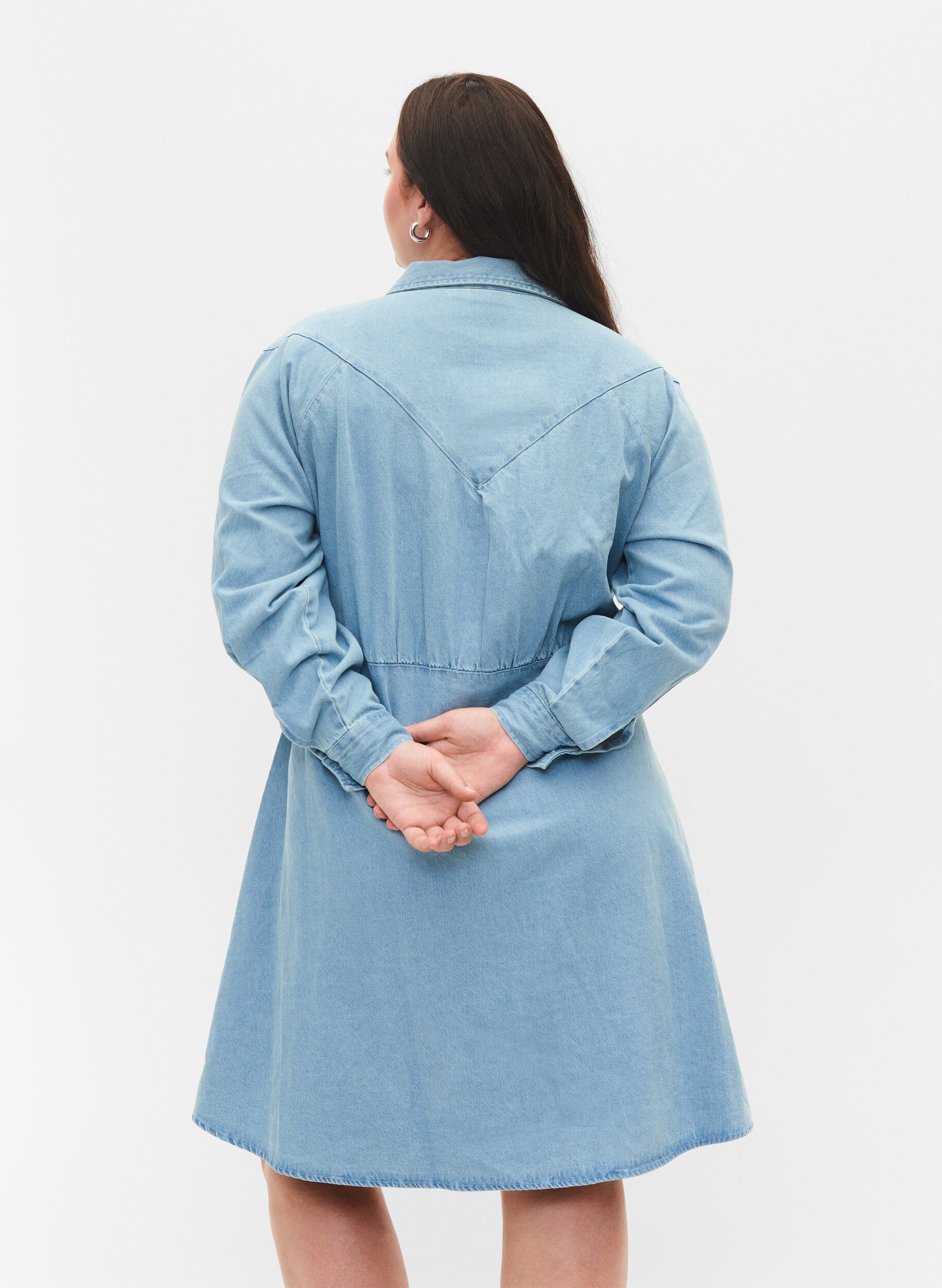 Zizzi Robe Denim avec boutons et manches longues, Light blue denim, Model image number 1